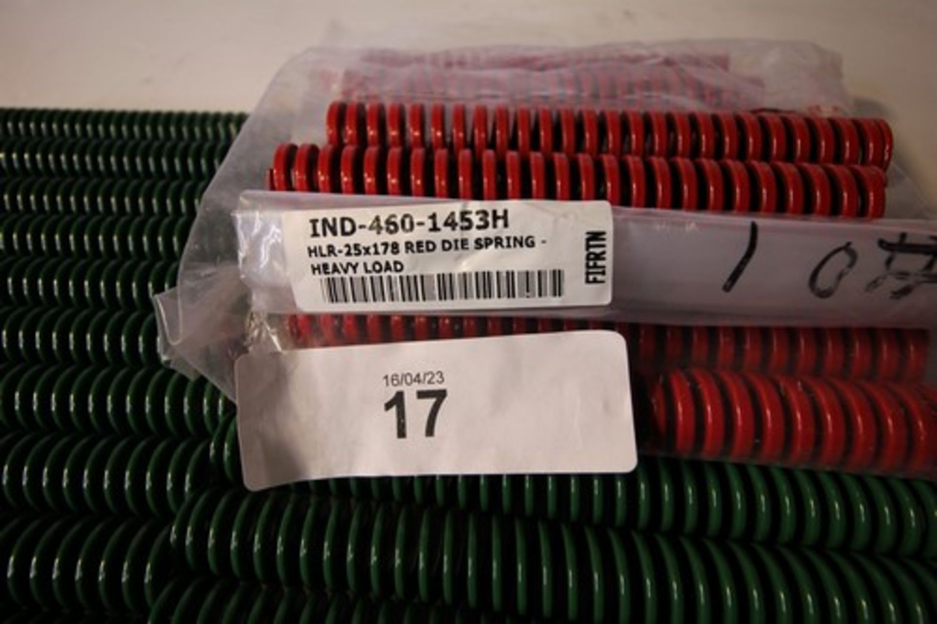 A selection of heavy duty springs including HLR-25mm x 178mm red die springs, HLR-25mm x 202mm green - Image 2 of 2