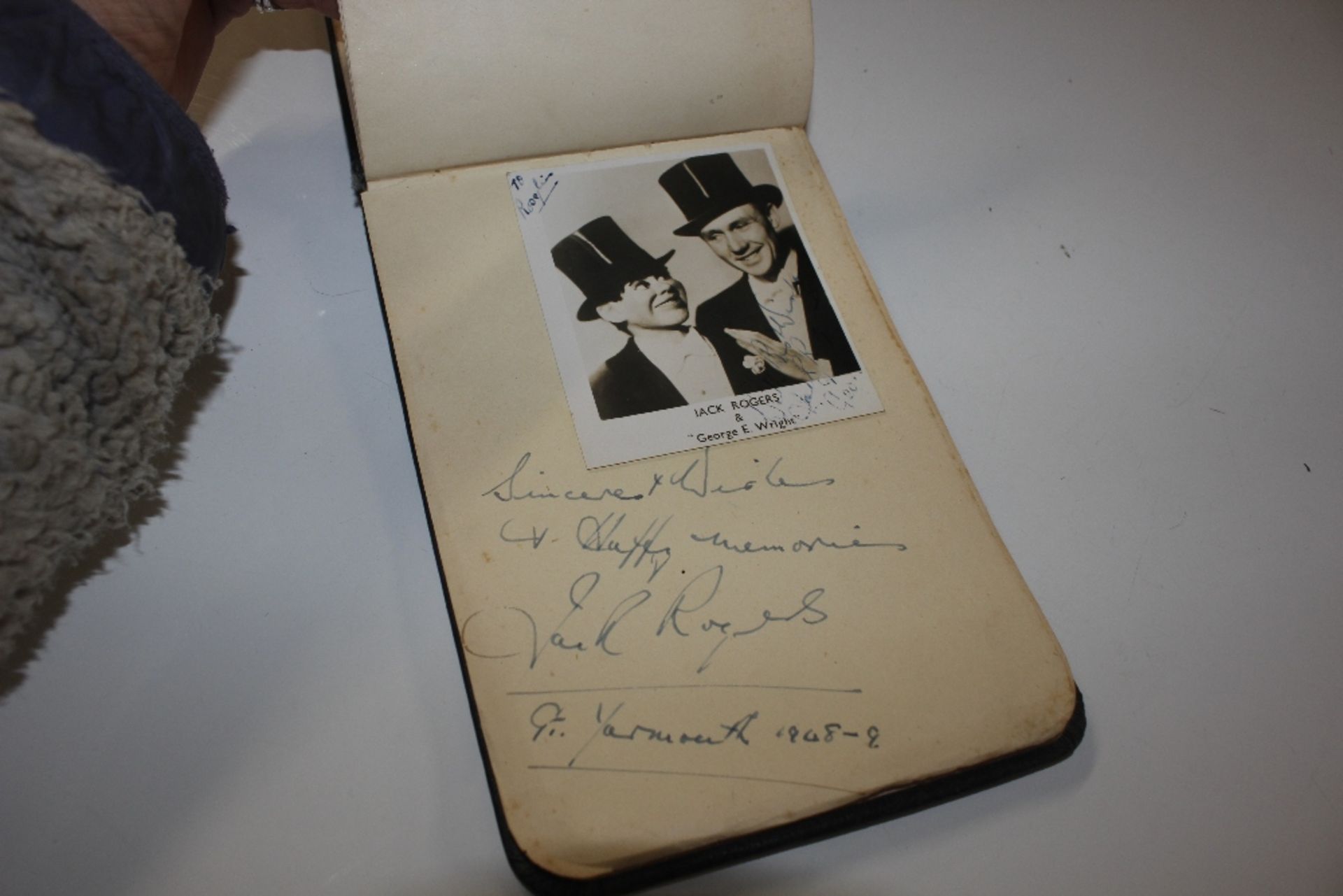 An autograph book including some photographs of ce - Image 11 of 13