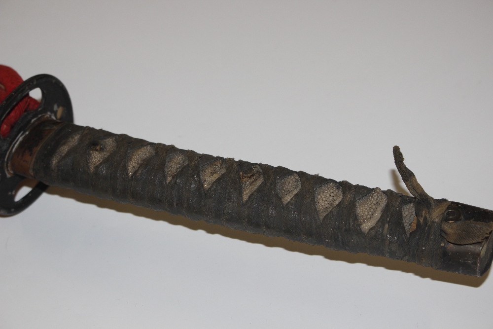 An antique Japanese Samurai sword - Image 2 of 5