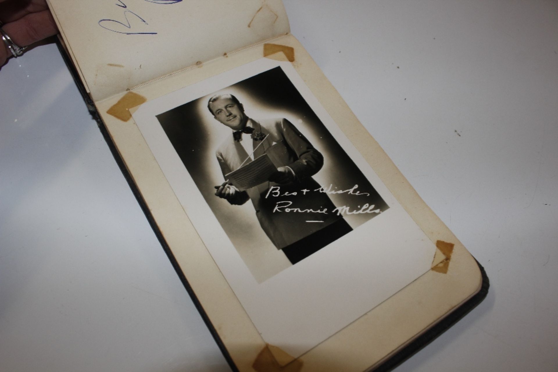 An autograph book including some photographs of ce - Image 9 of 13