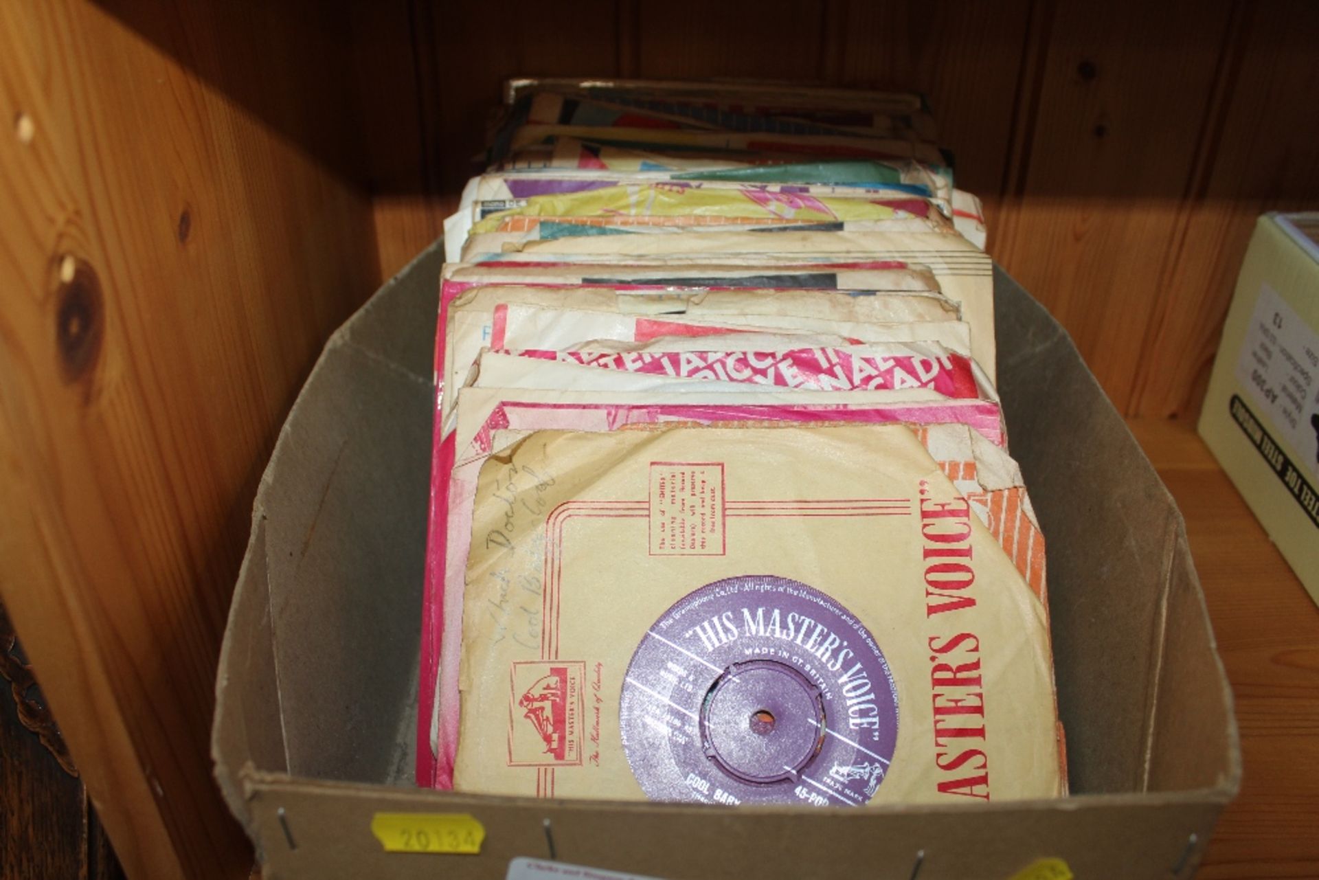 A quantity of 45rpm records