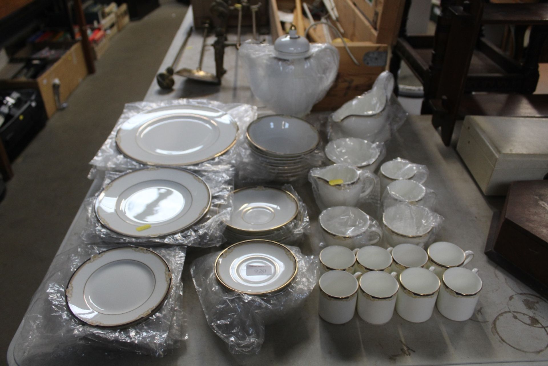 A collection of Wedgwood "Cavendish" patterned din