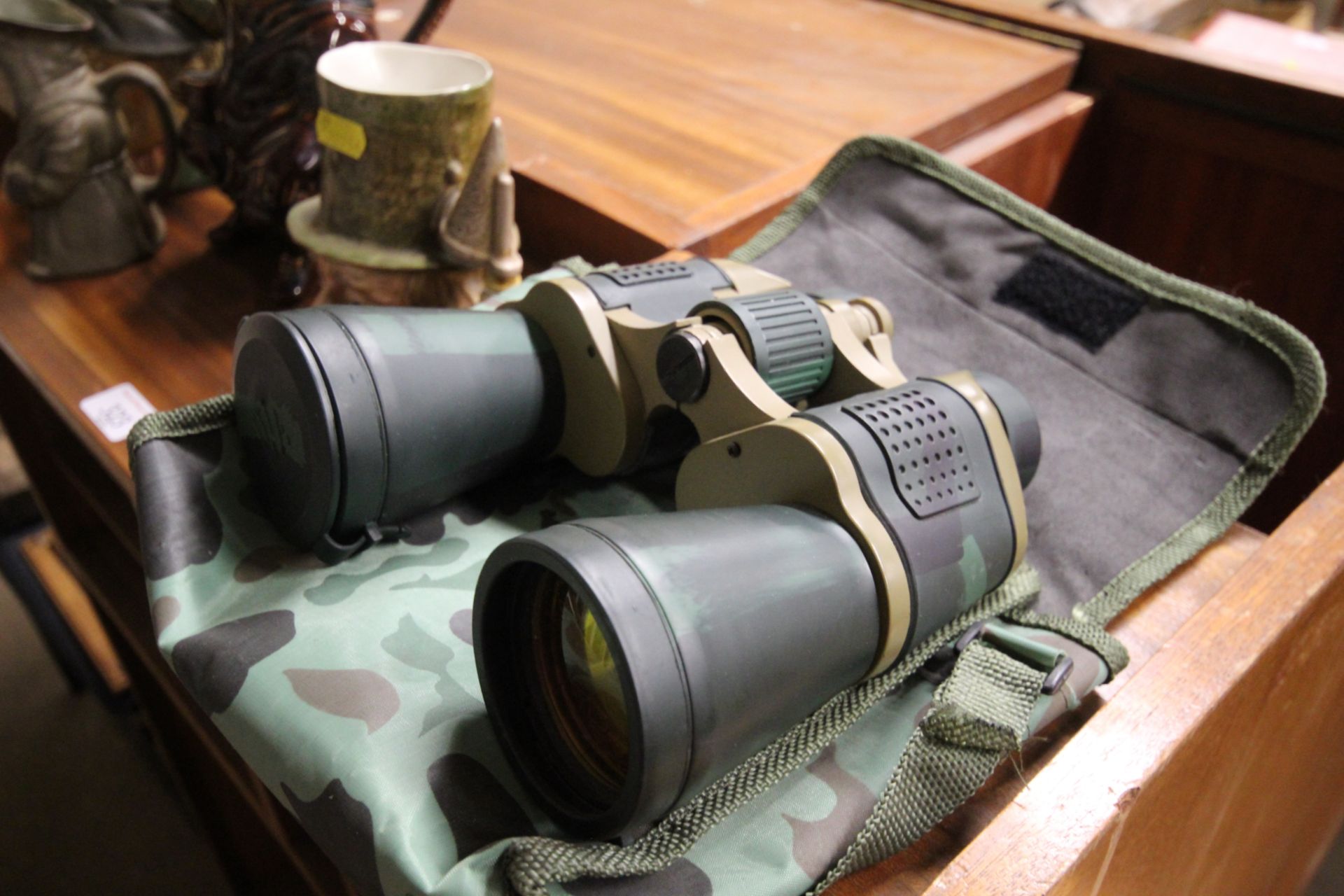A pair of modern binoculars - Image 2 of 2