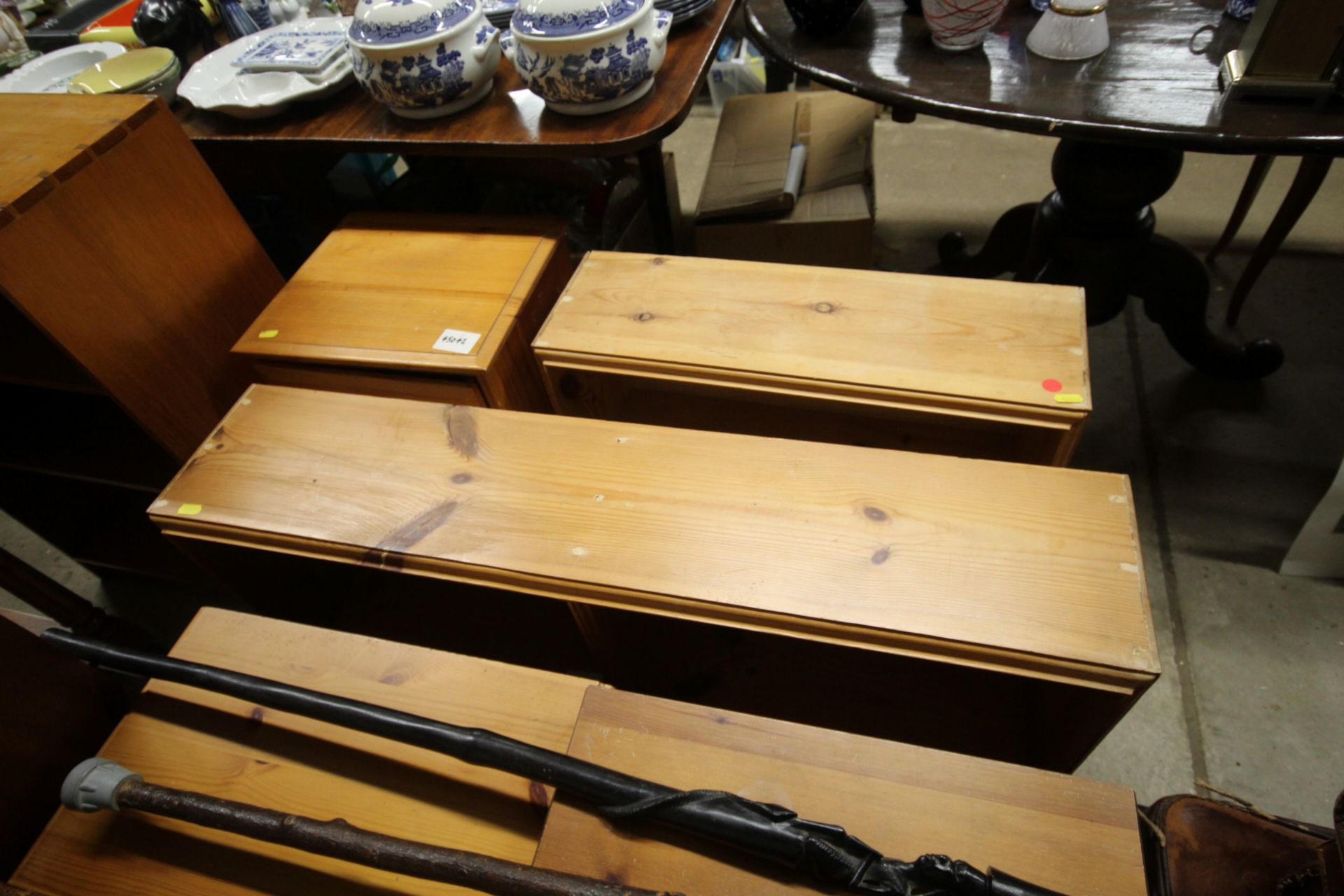 An open fronted bookcase; a pine bedside table fit - Image 3 of 4