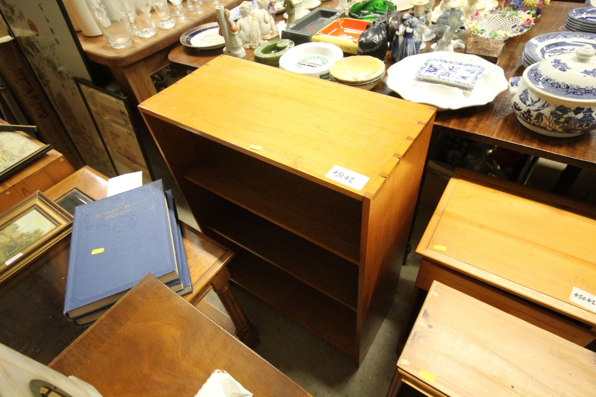 An open fronted bookcase; a pine bedside table fit - Image 4 of 4