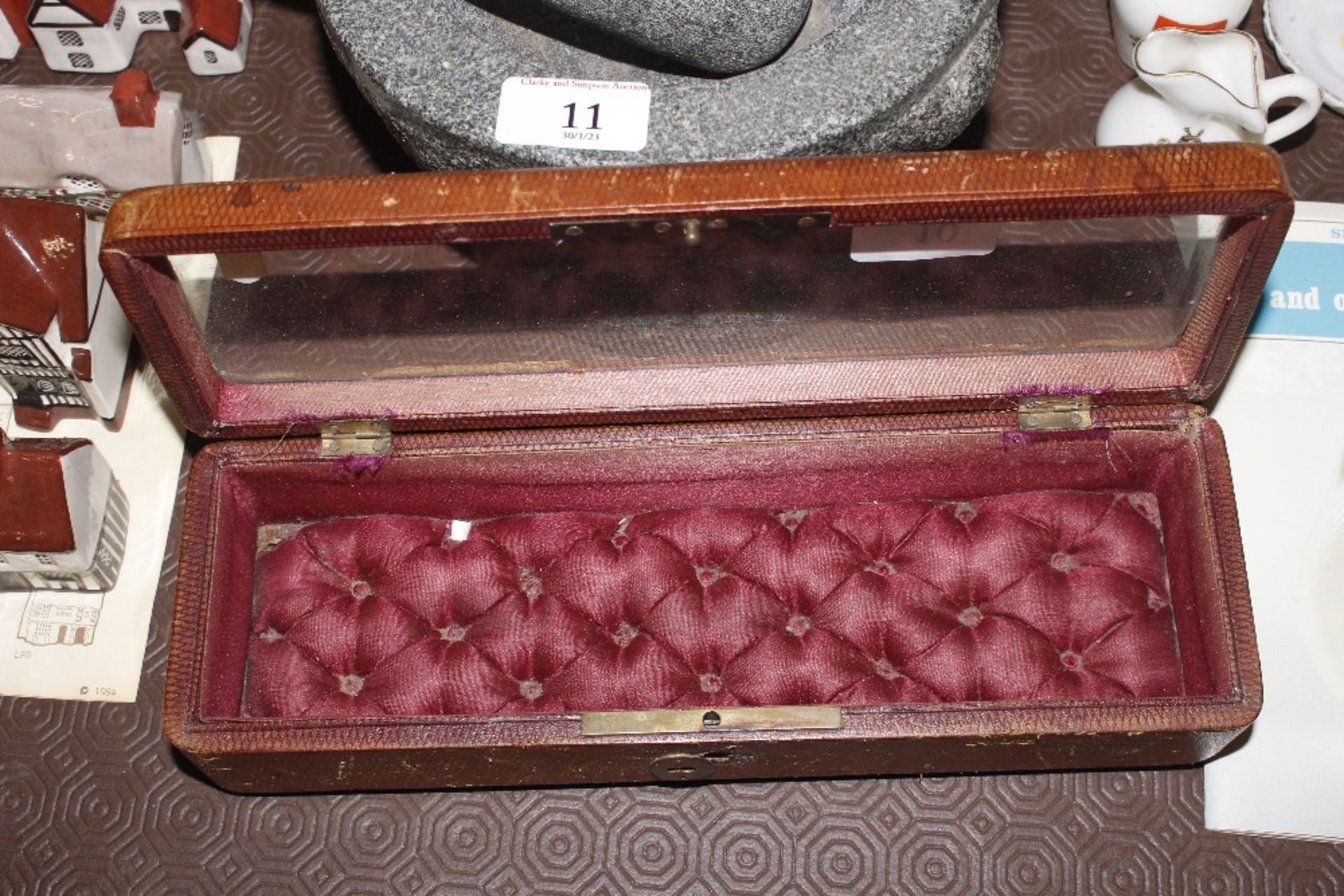 An antique display box - Image 2 of 2