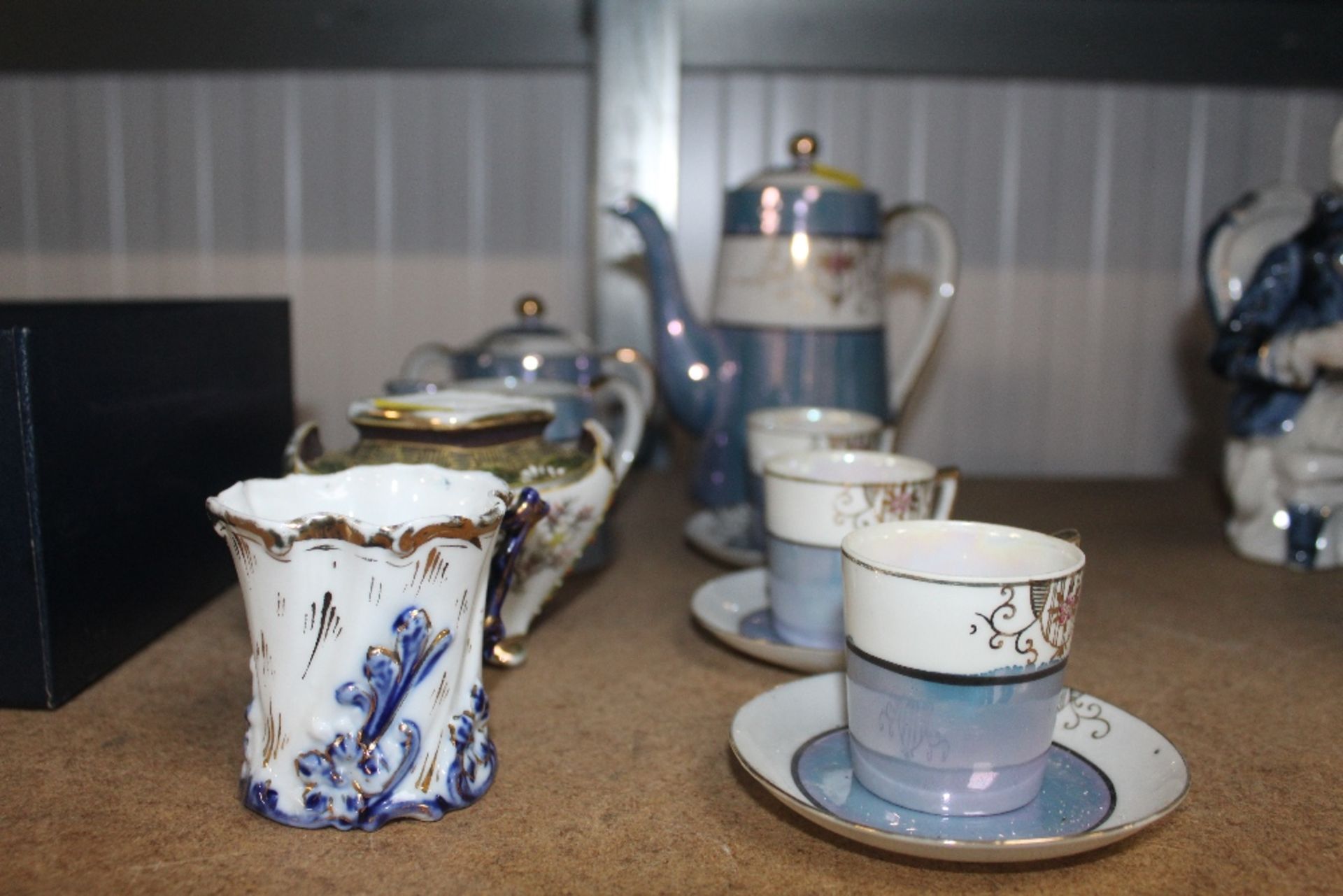 An Oriental tea set together with a blue and white