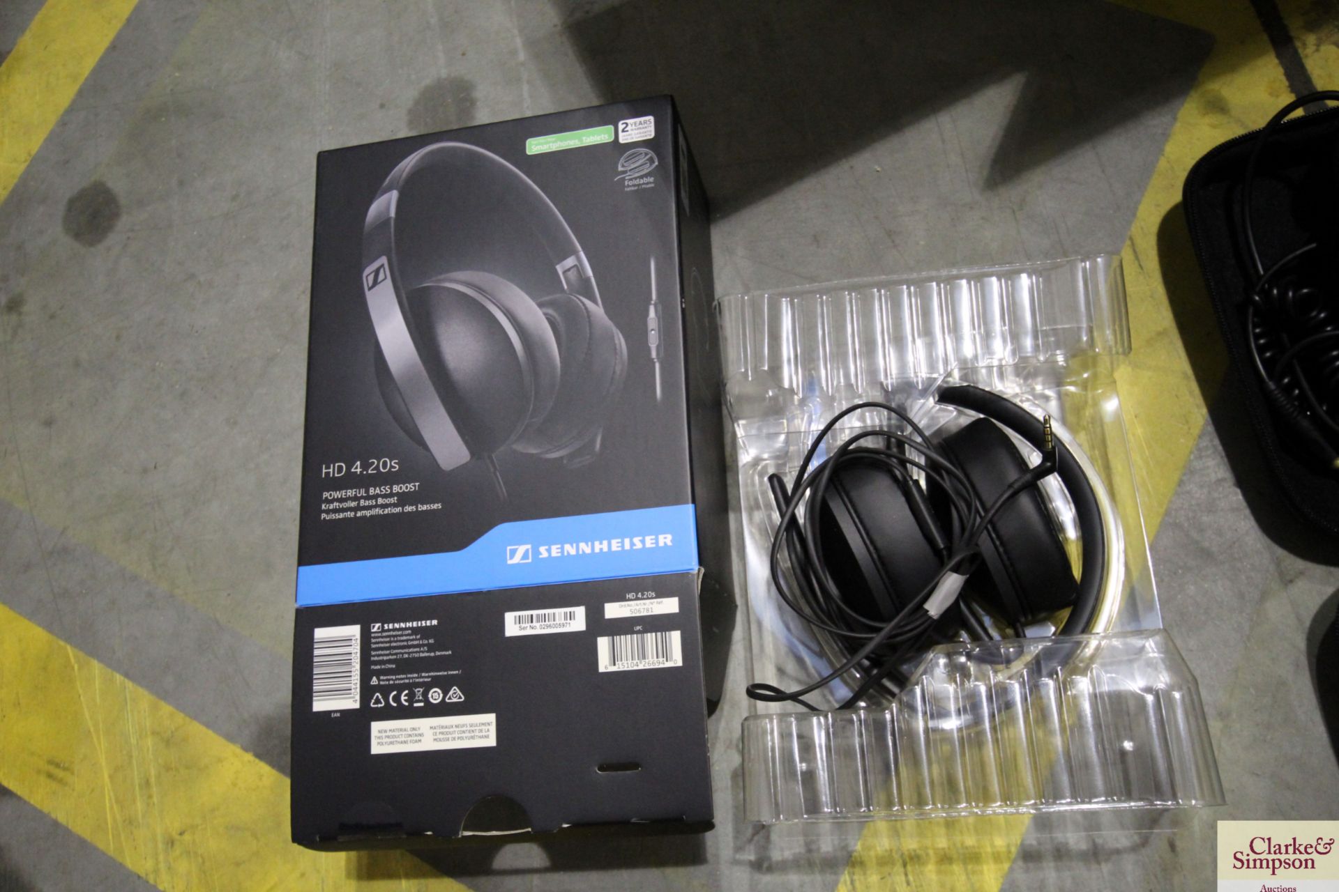 6x Sennheiser HD380 Pro headphones in cases, and 3x Sennheiser HD4.20S headphones in boxes. V - Image 3 of 4