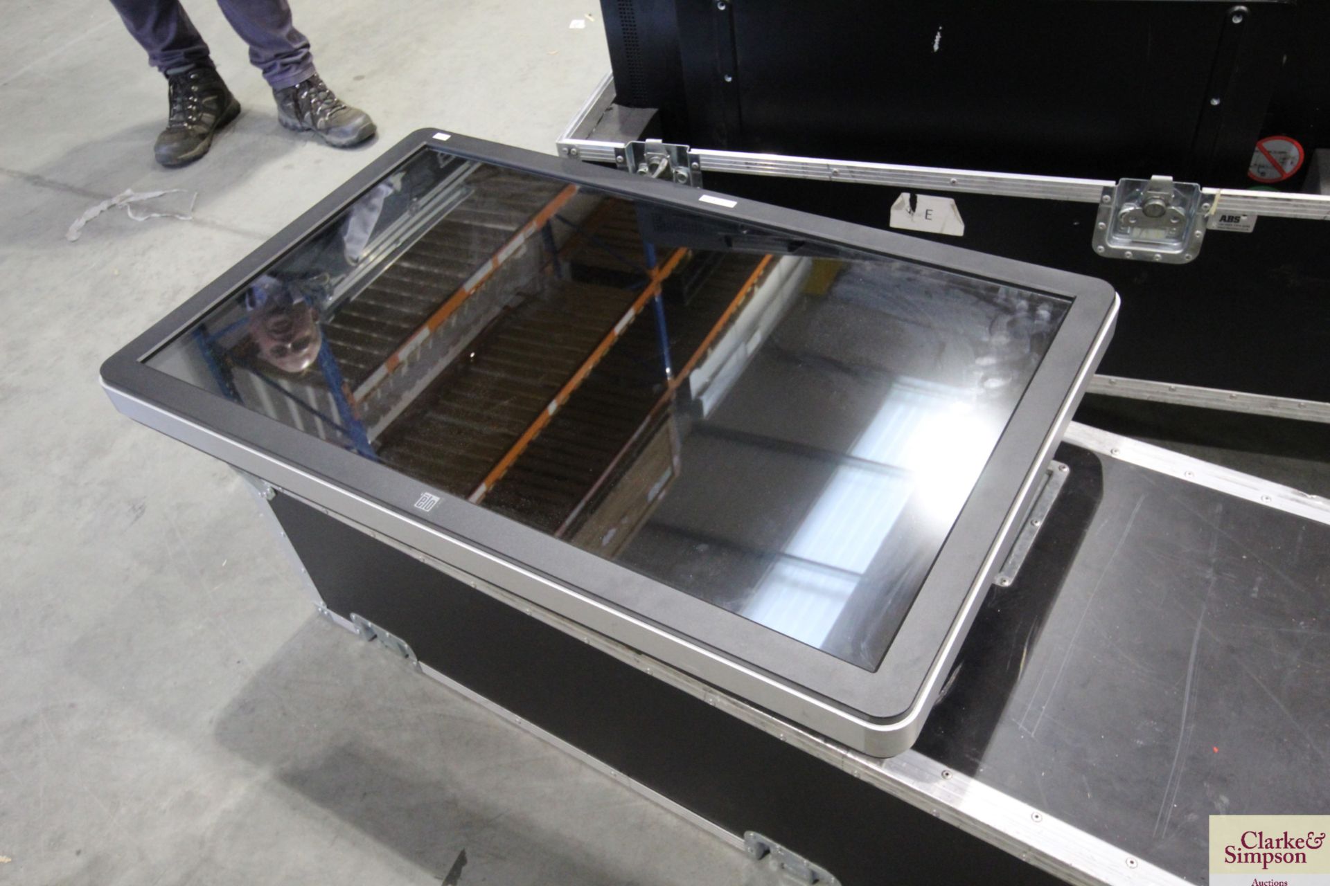 Wheeled flight case measuring approx. 51cm x 161.5cm x 69.5cm, containing two ELO 42" LCD touch - Image 5 of 5