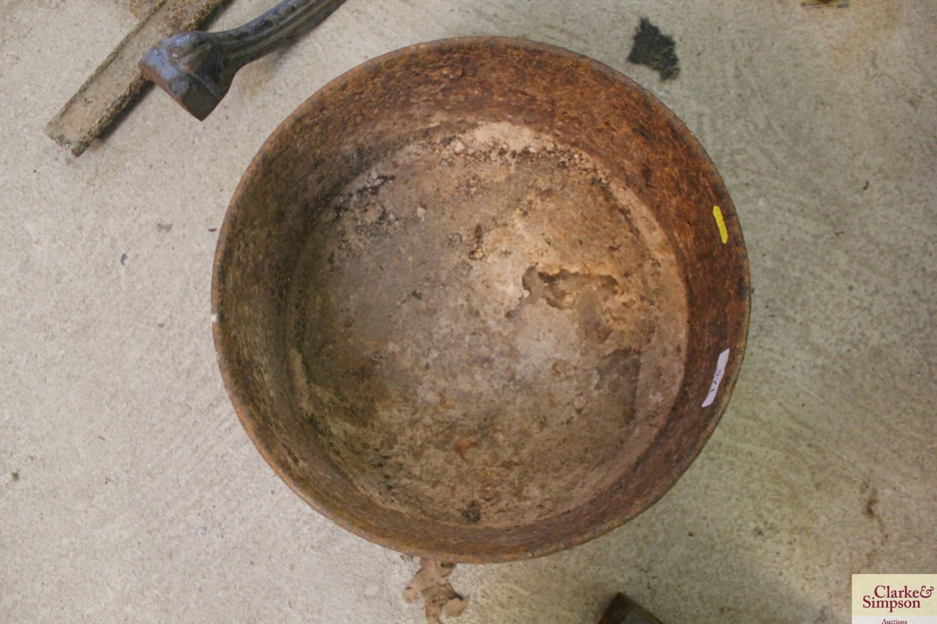 A small circular cast iron feeding trough - Image 3 of 3