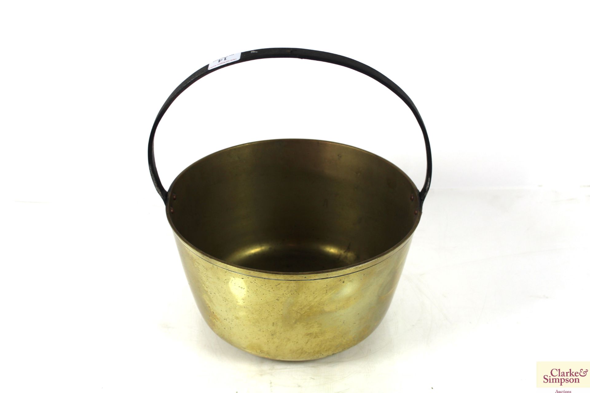 A brass jam pan with metal loop handle - Image 2 of 6