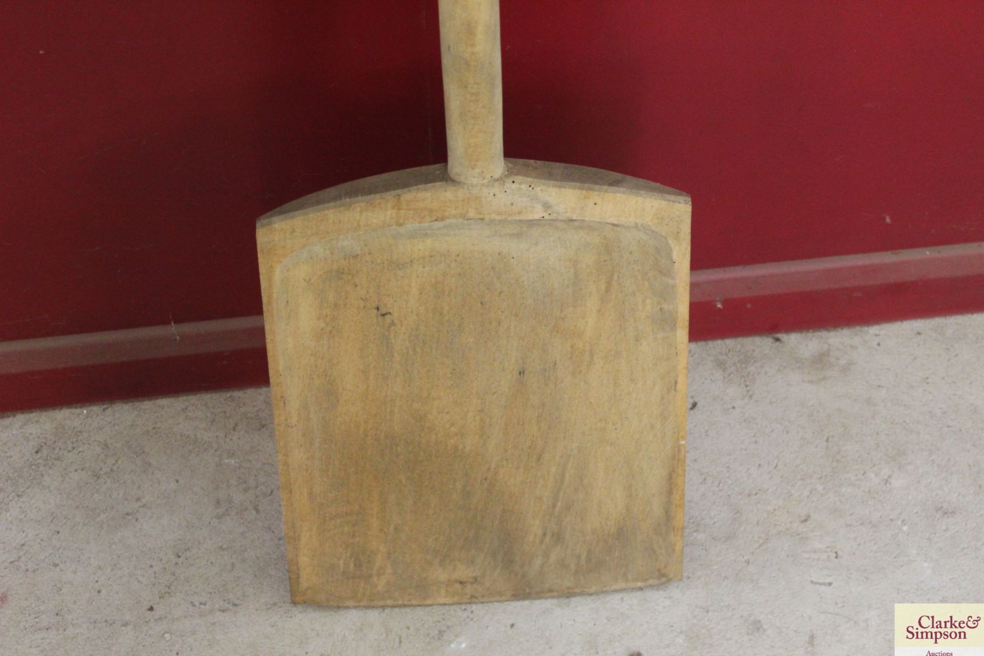 A wooden malt shovel from Isaac Lord Maltings in I - Image 4 of 4