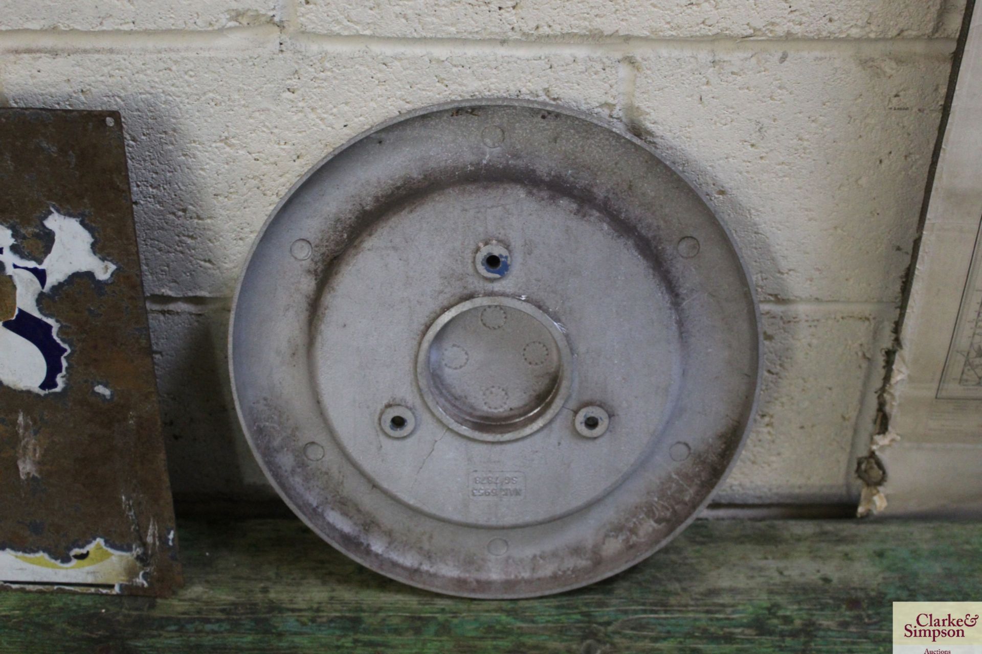 A Leyland wheel hub - Image 2 of 2