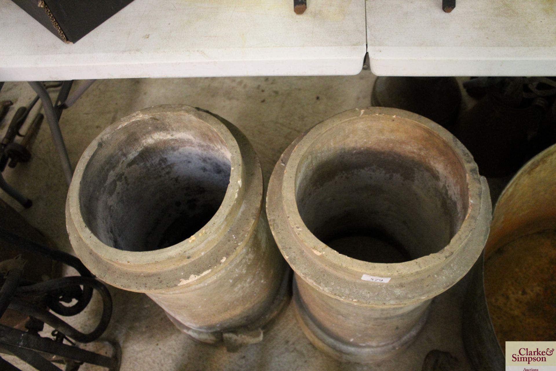A pair of chimney pots - Image 3 of 3
