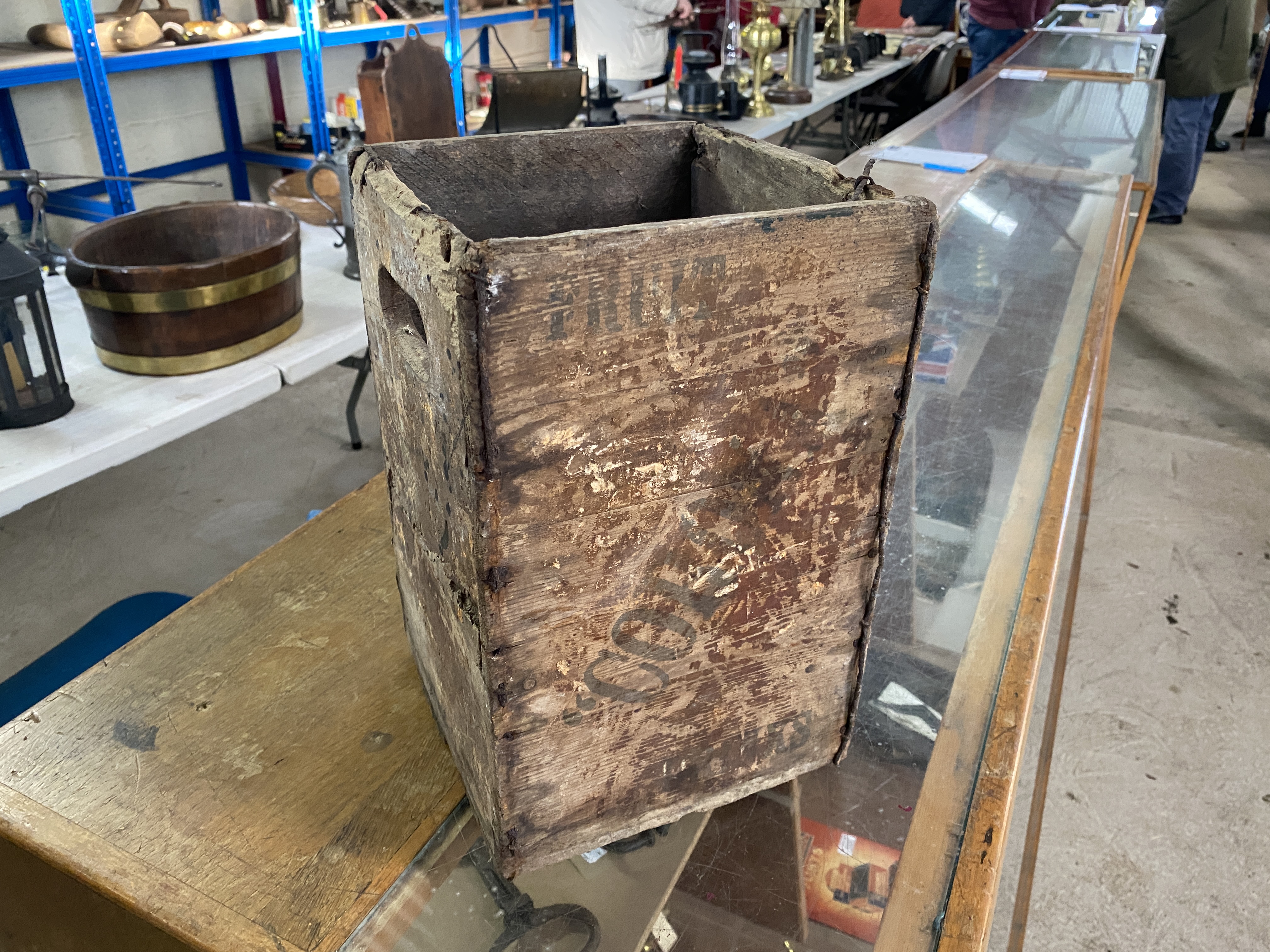 A galvanised tin box containing small tools boxes, metal sieve, Corona bottle box etc. - Image 4 of 6