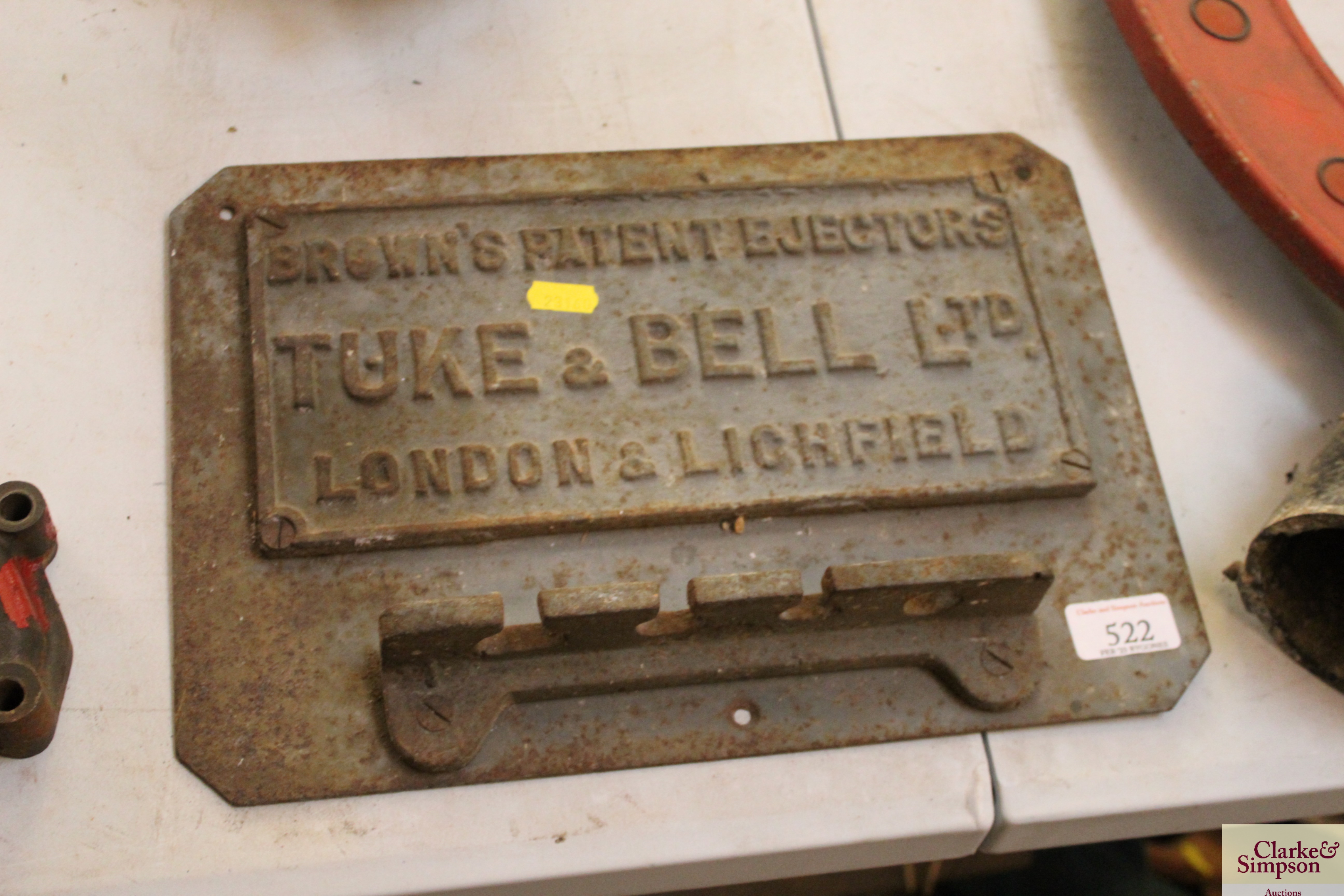 A Tuke & Bell Ltd. of London and Litchfield cast i