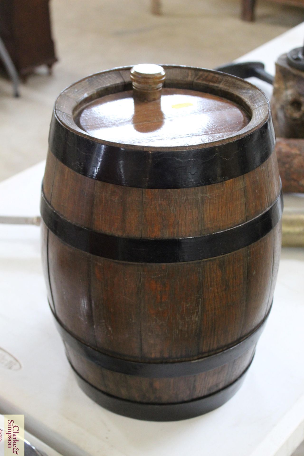 A small Sherry barrel with a brass tap - Image 3 of 4