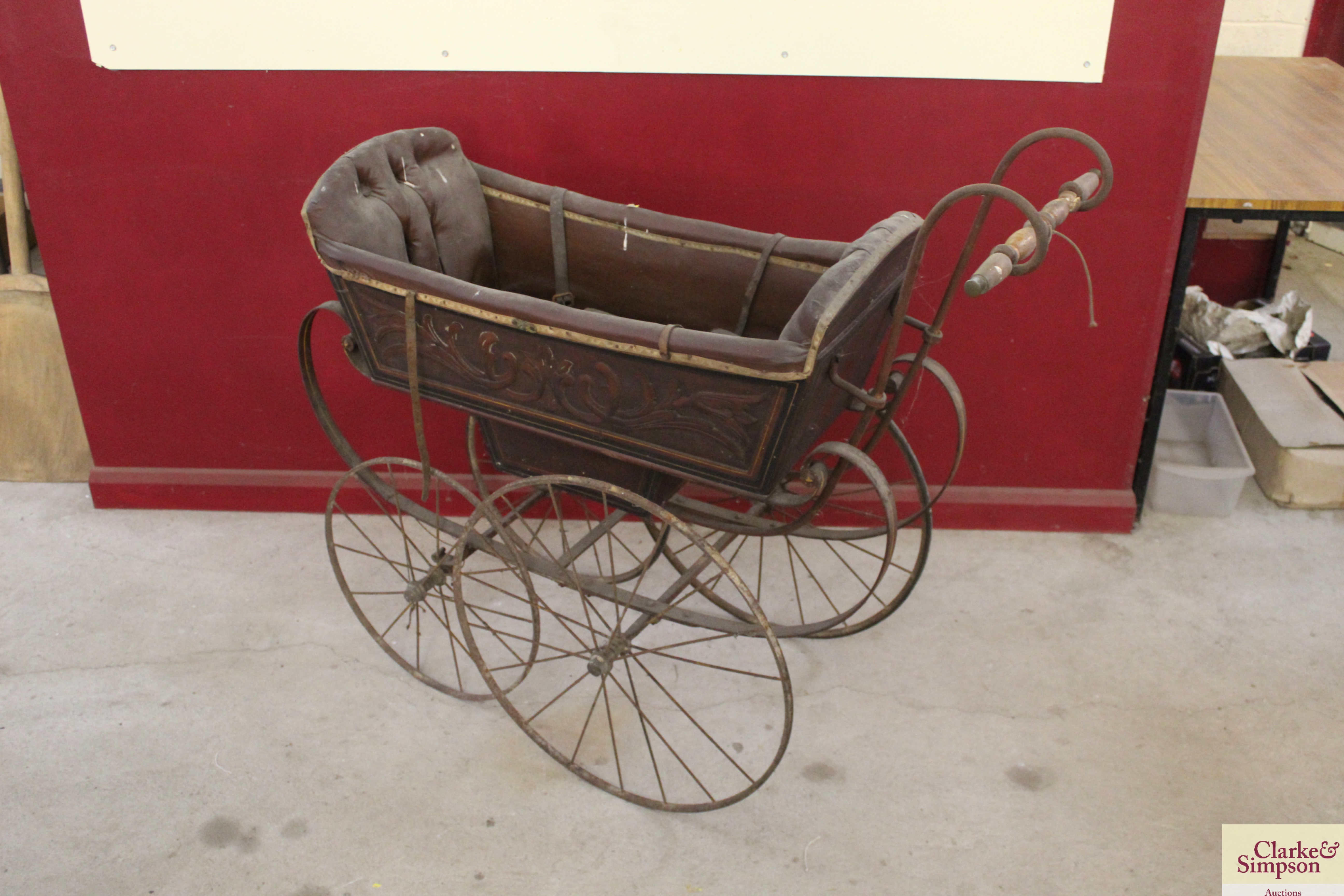 A vintage twin seated and wooden carved pram - Image 2 of 15