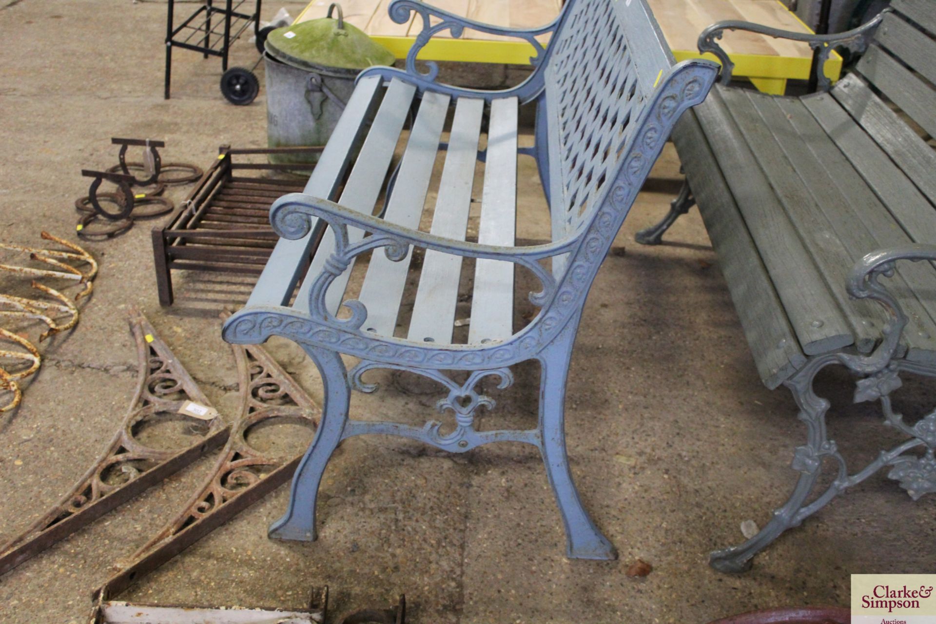 A cast iron and wooden garden bench - Image 3 of 3