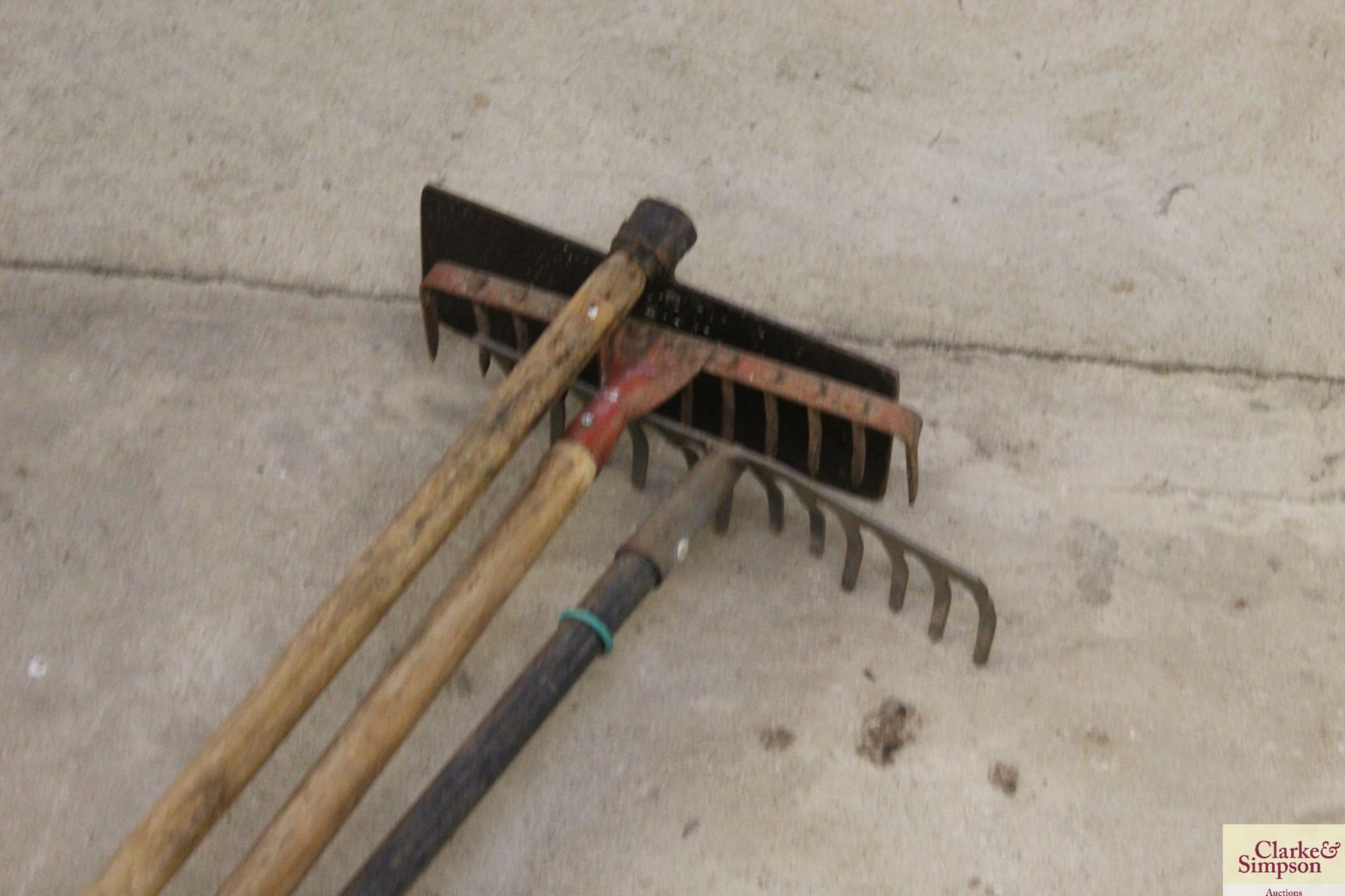 A quantity of rakes and a scraper - Image 2 of 2