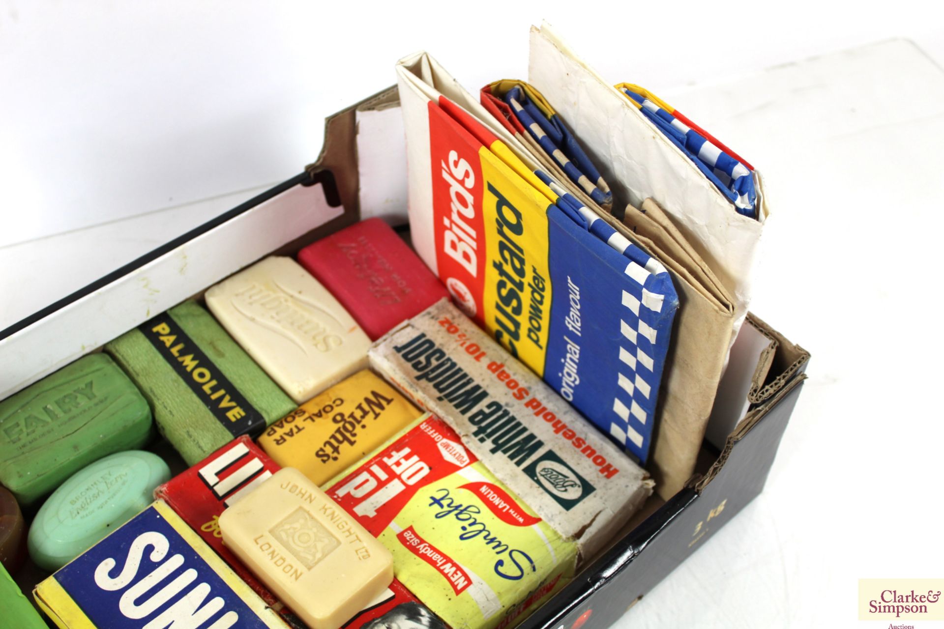 A box of assorted vintage soaps - Image 3 of 6