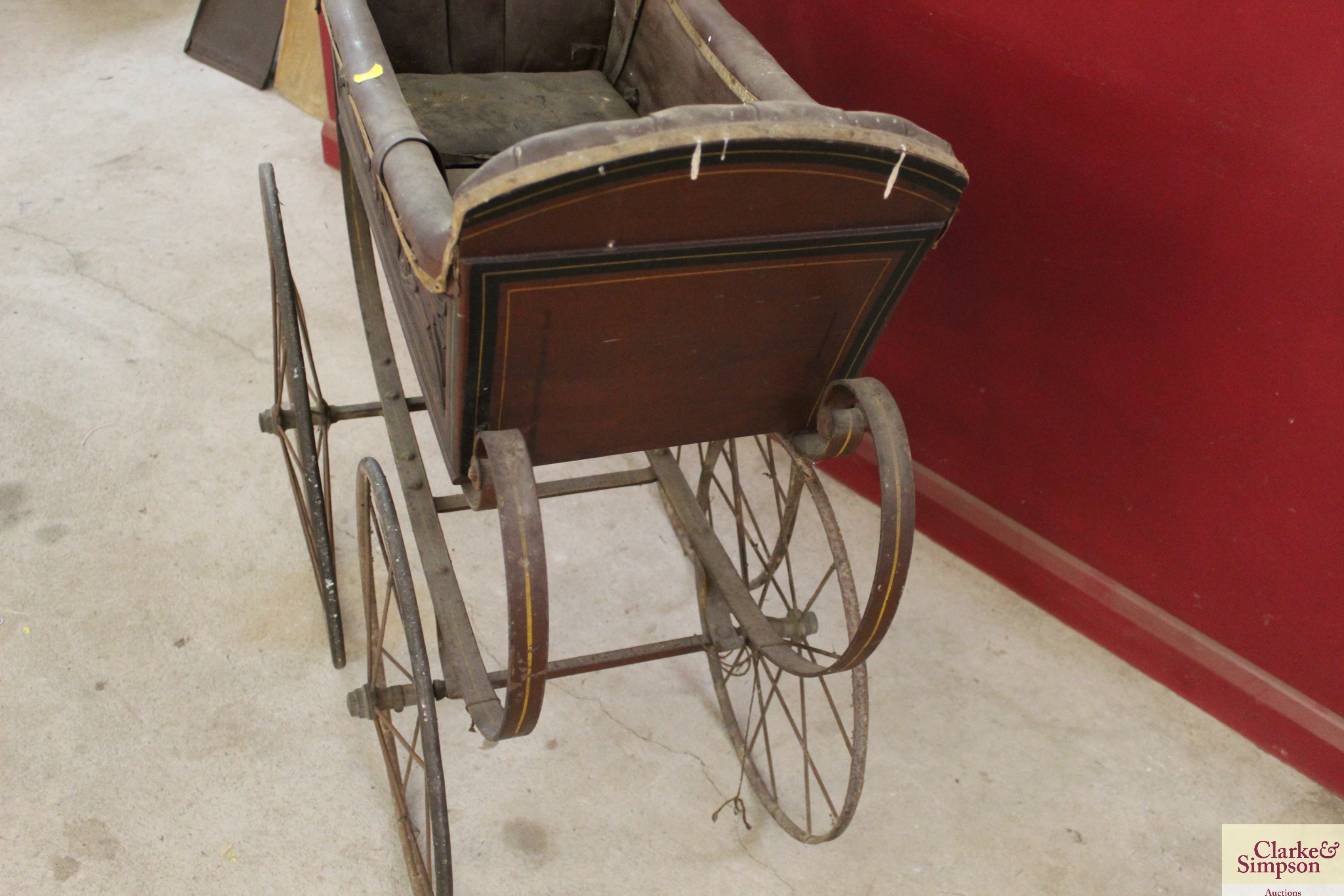 A vintage twin seated and wooden carved pram - Image 15 of 15