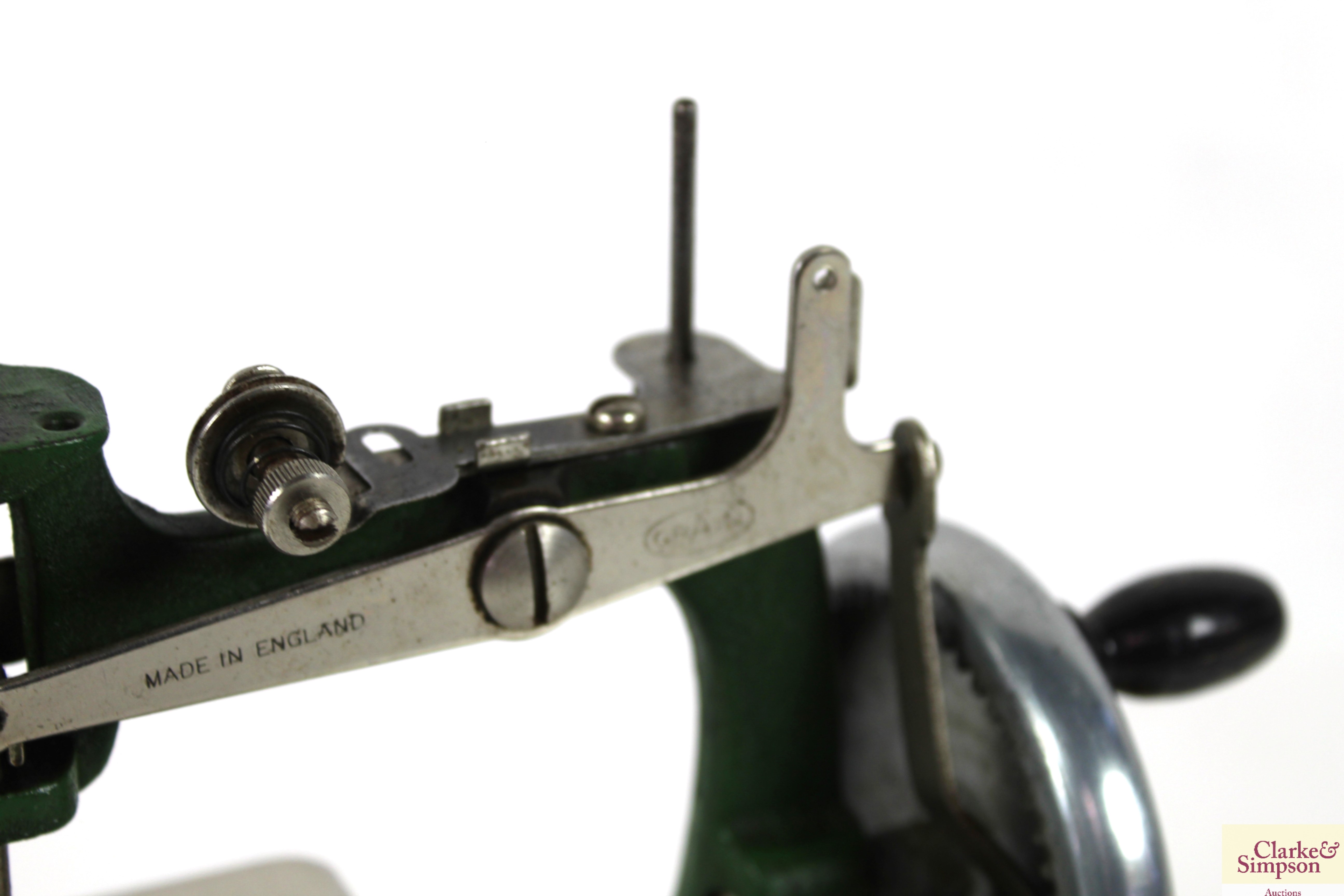 A small child's Grain hand sewing machine on woode - Image 5 of 7