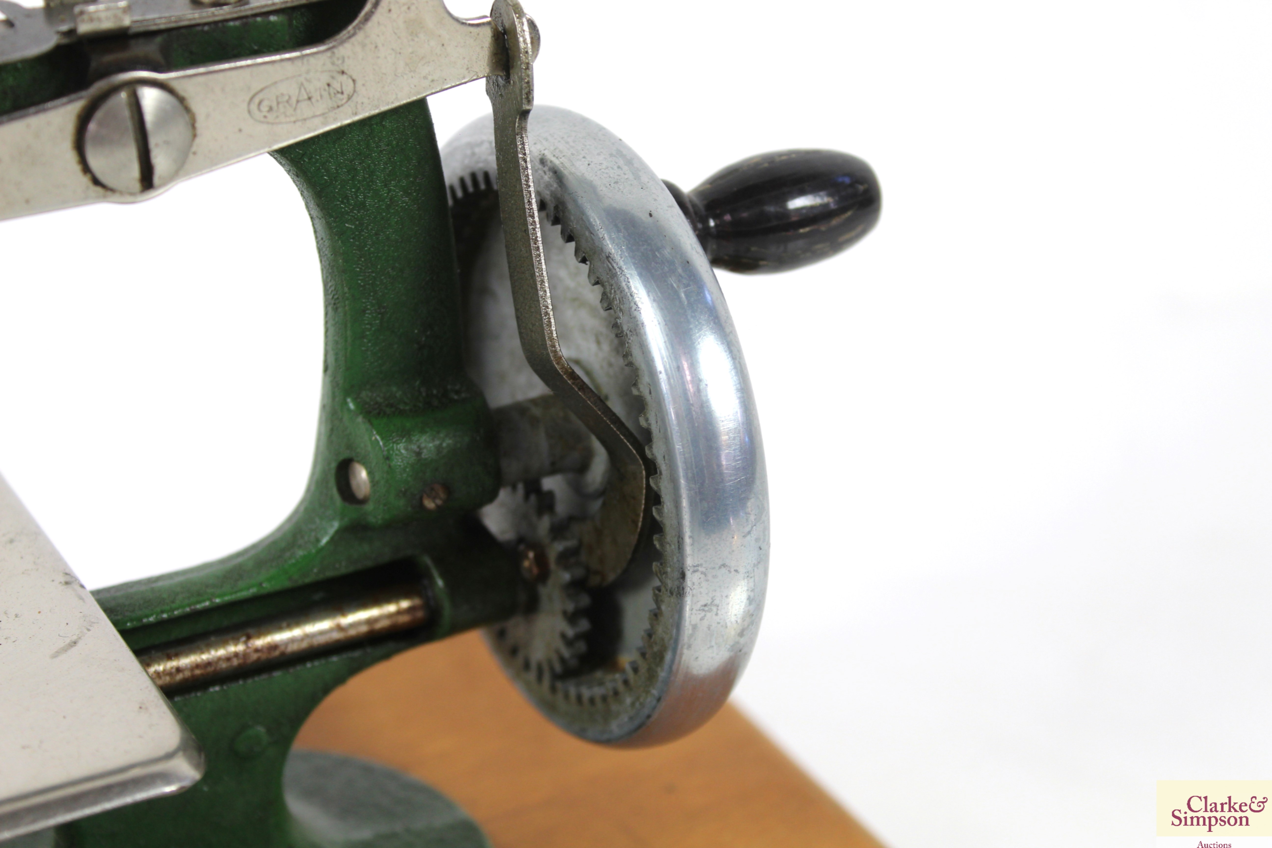 A small child's Grain hand sewing machine on woode - Image 6 of 7