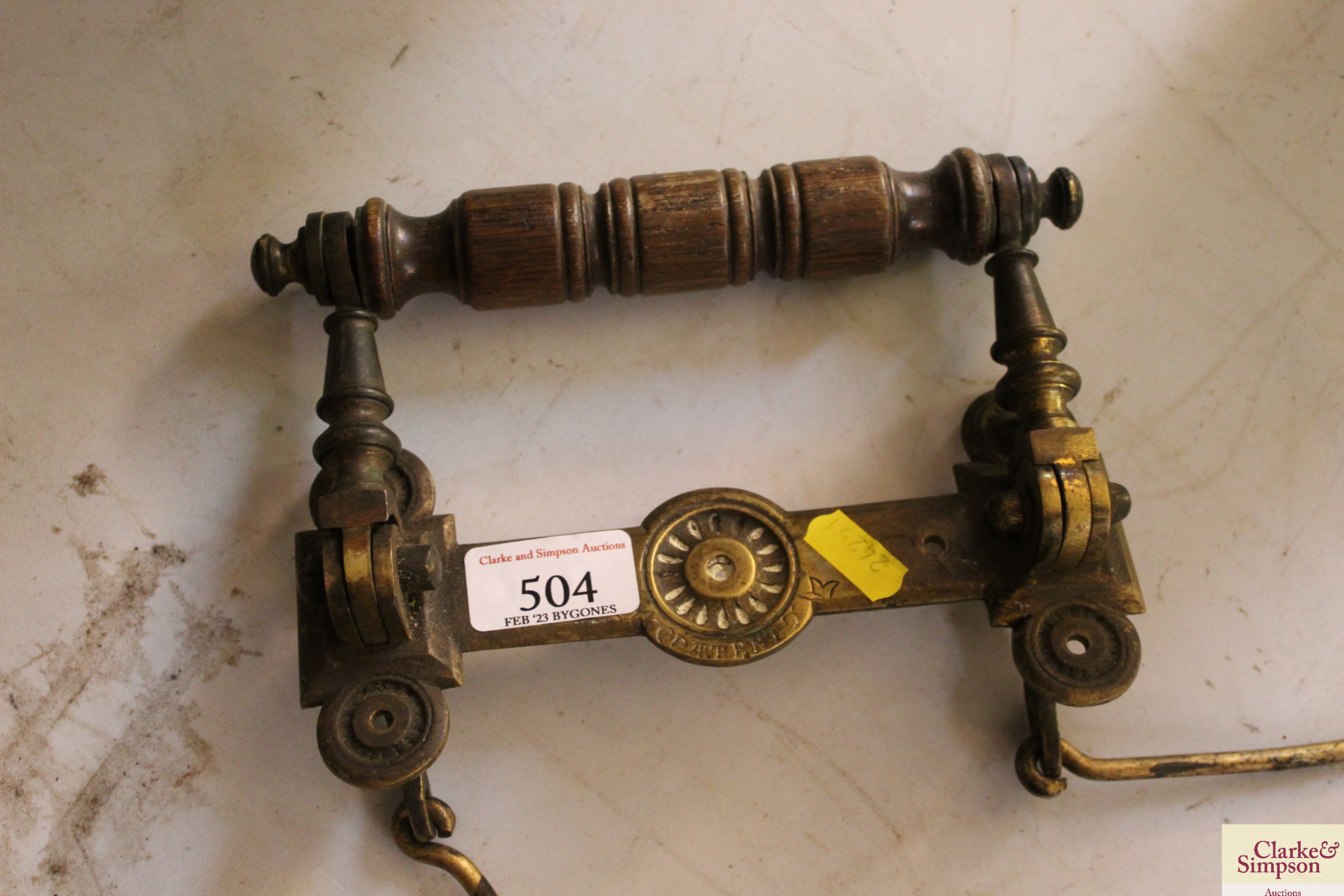 A wooden and brass bell ringing handle - Image 2 of 3