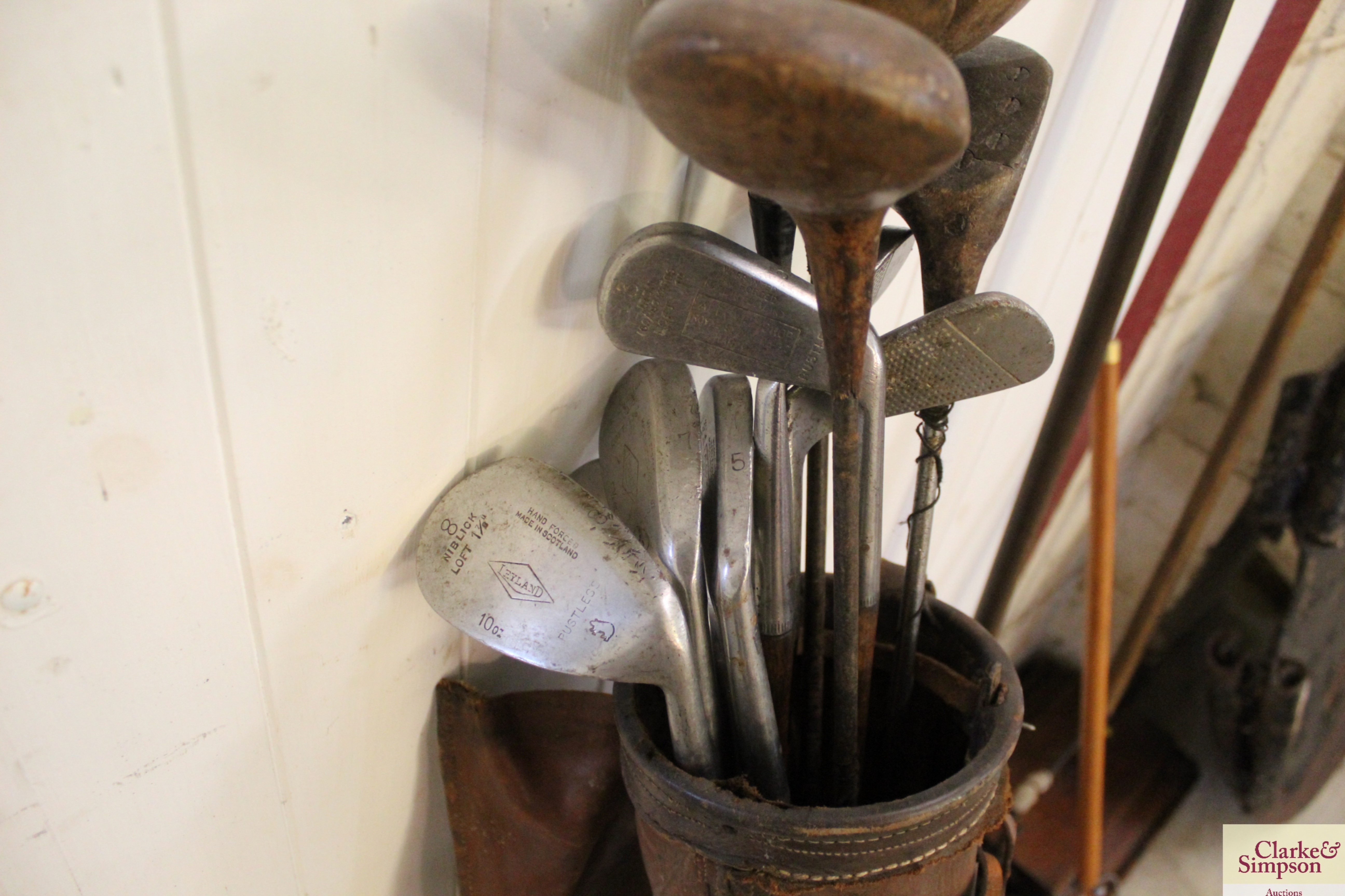 A vintage leather golf bag and contents of woods i - Image 2 of 3