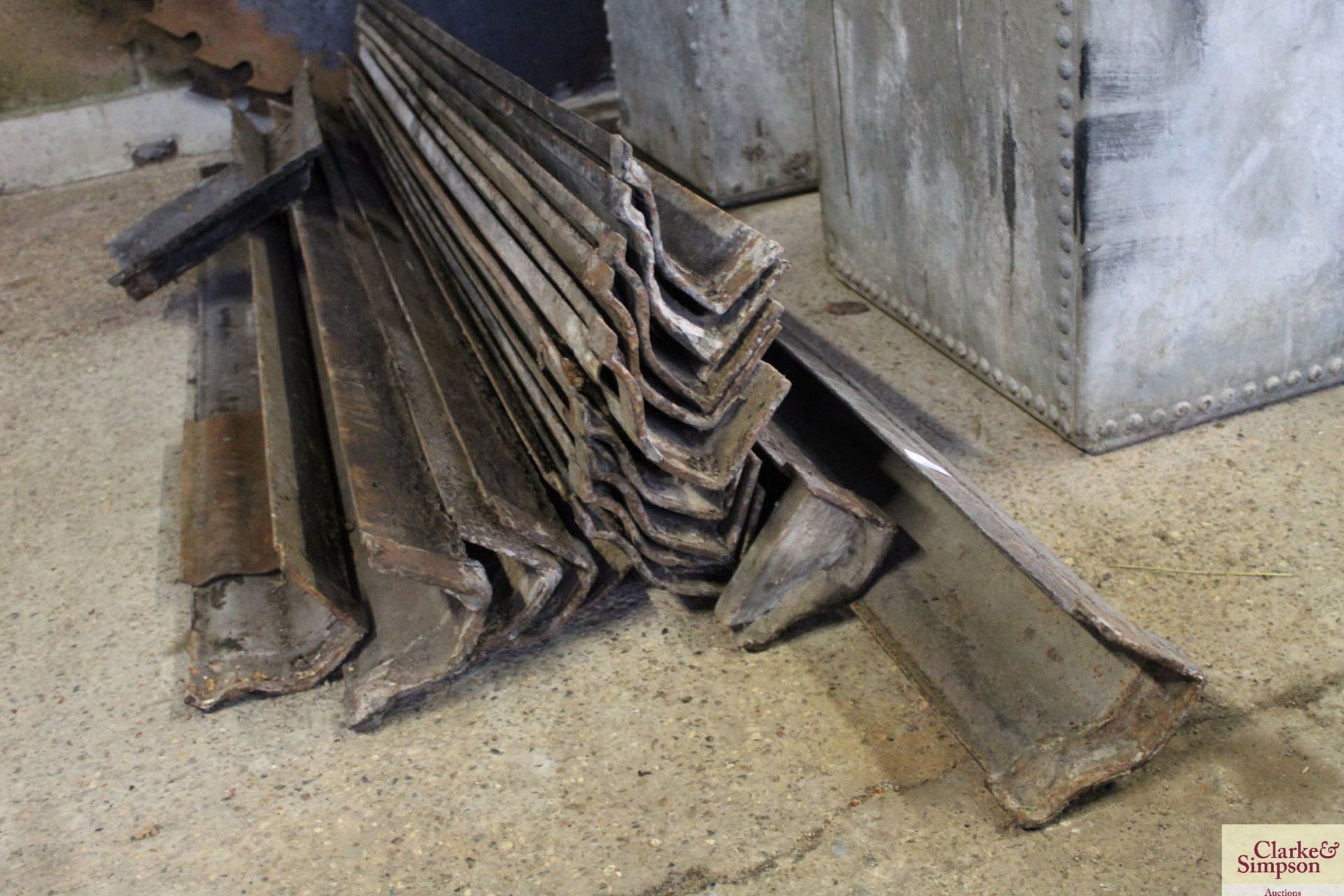 A large quantity of cast iron guttering - Image 3 of 3