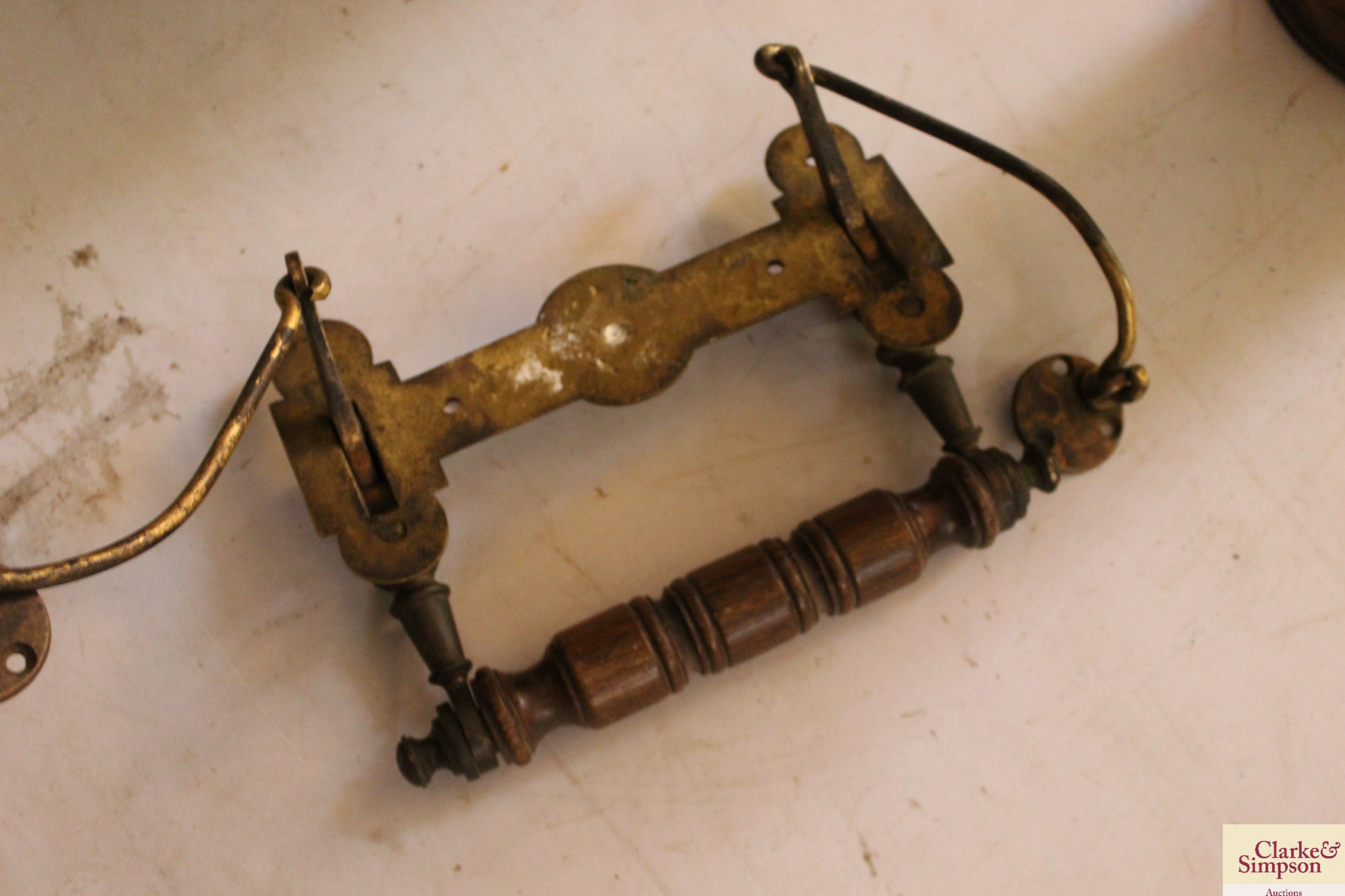 A wooden and brass bell ringing handle - Image 3 of 3