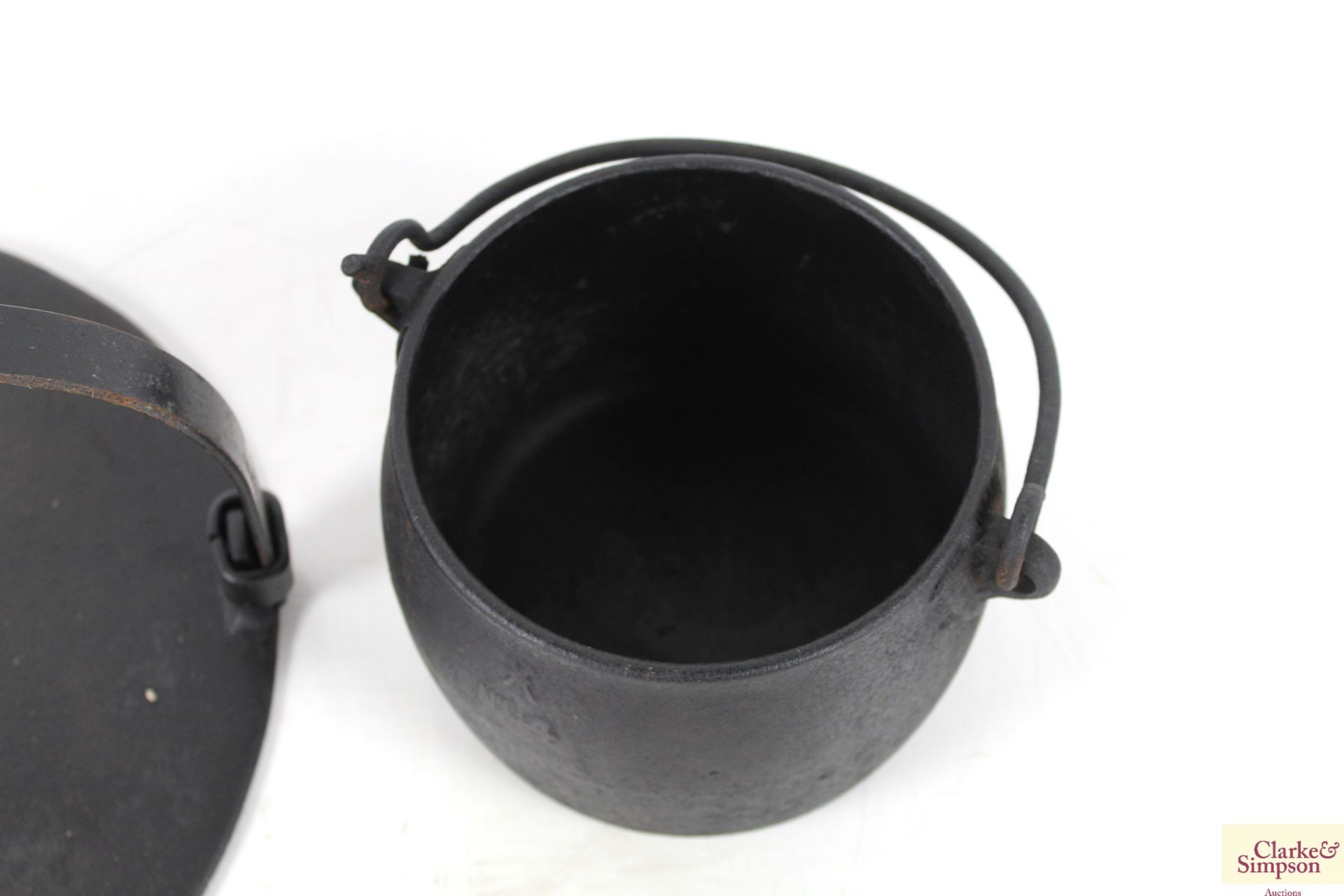 A cooking skillet and a No.4 cast iron cooking pot - Image 2 of 2