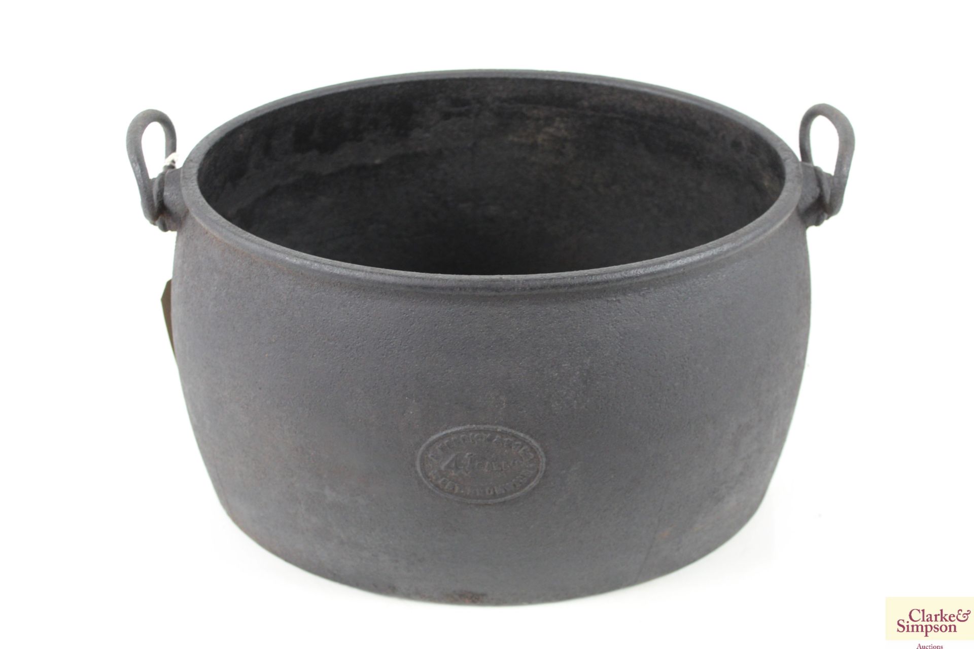 A cast iron travellers cooking cauldron - Image 2 of 4