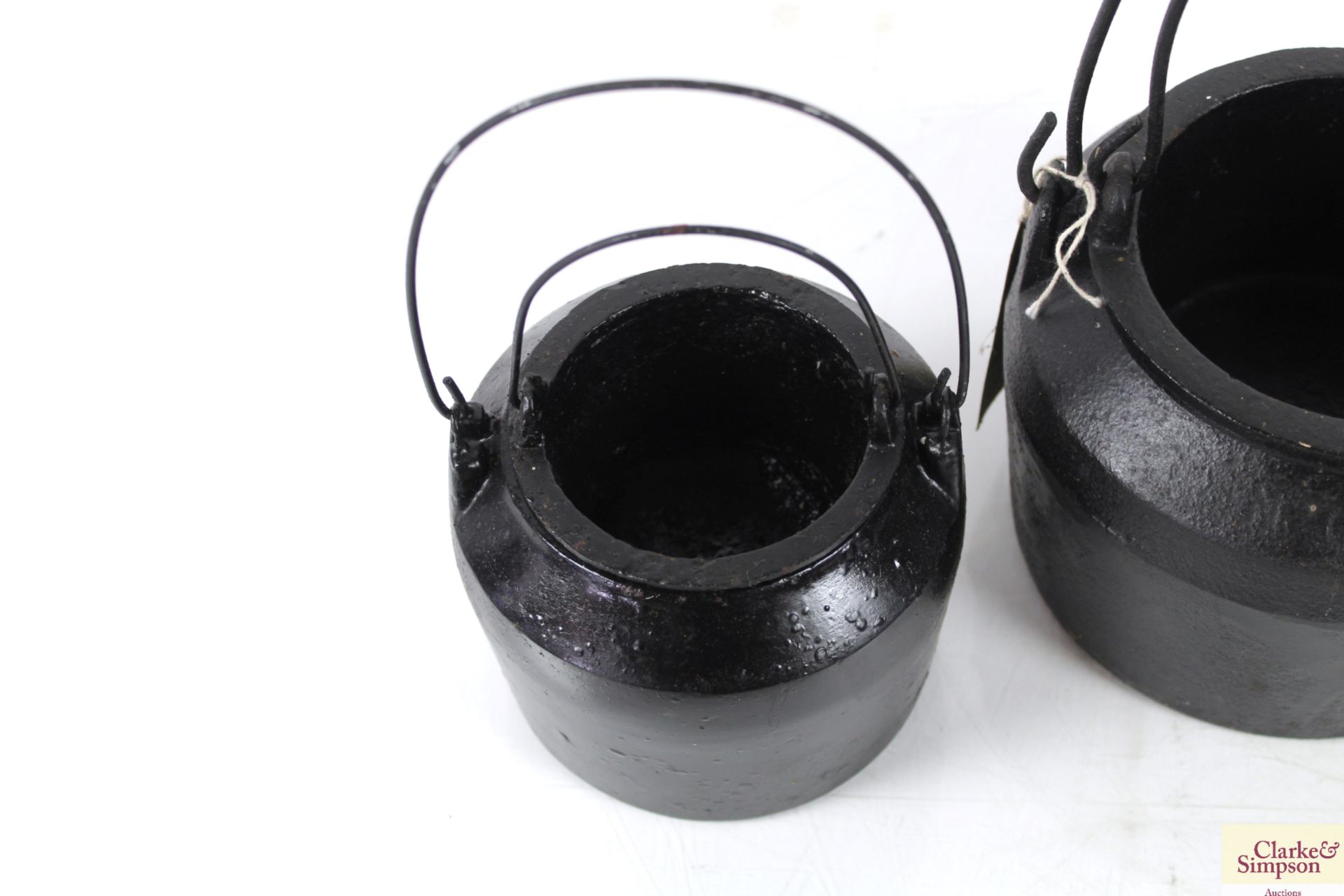 Three graduated cast iron glue pots - Image 2 of 4