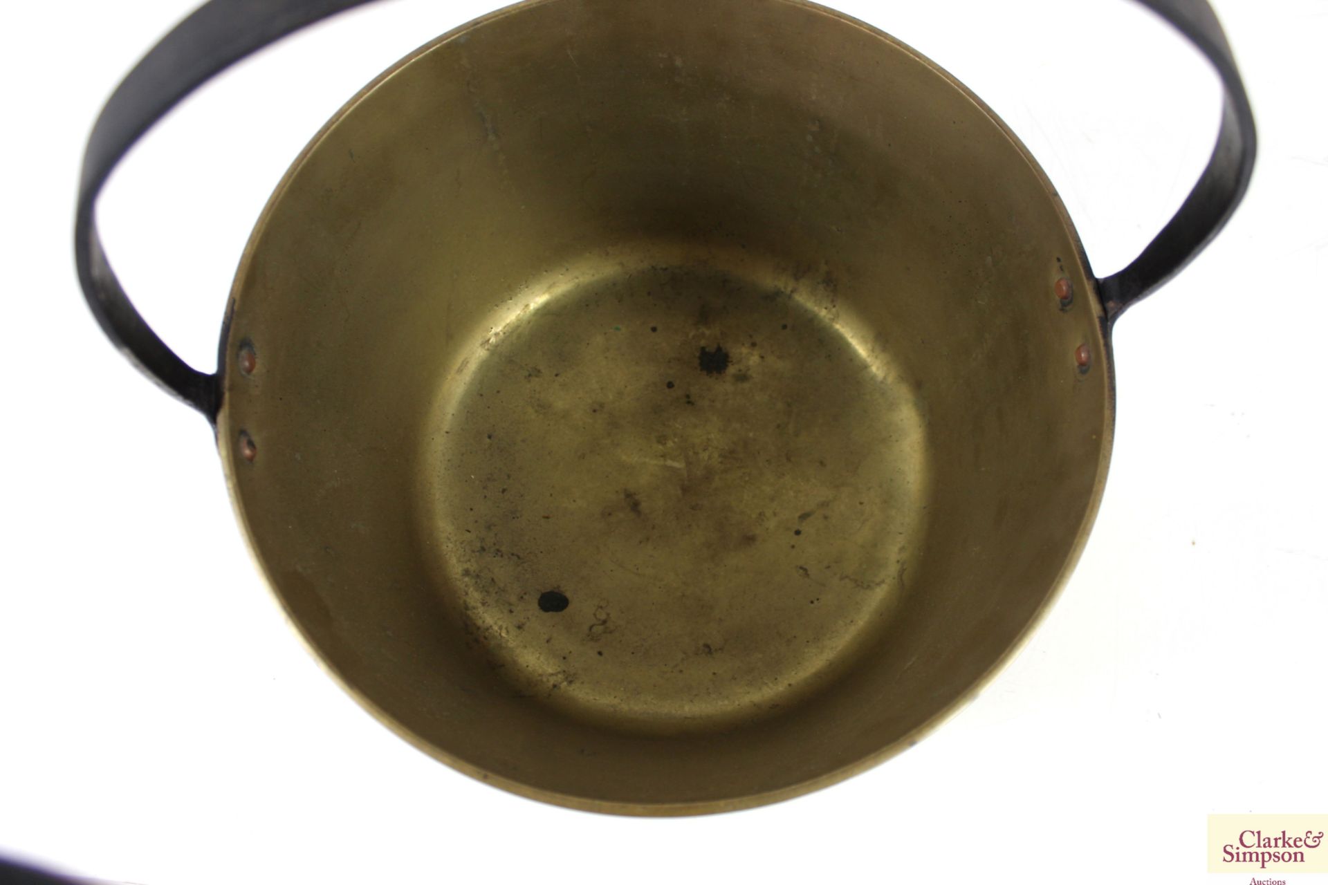 A brass jam pan with metal loop handle - Image 3 of 6