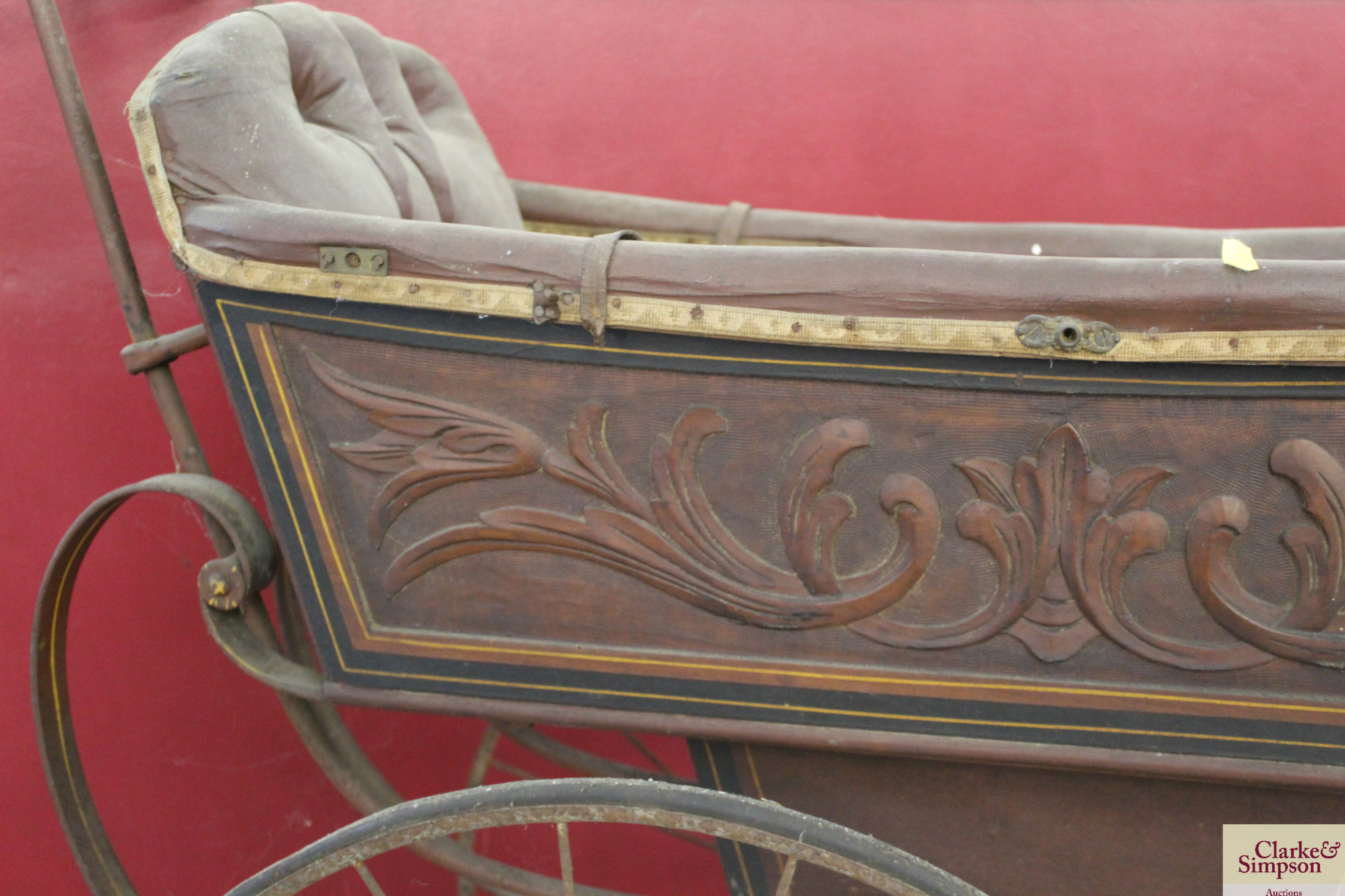 A vintage twin seated and wooden carved pram - Image 12 of 15