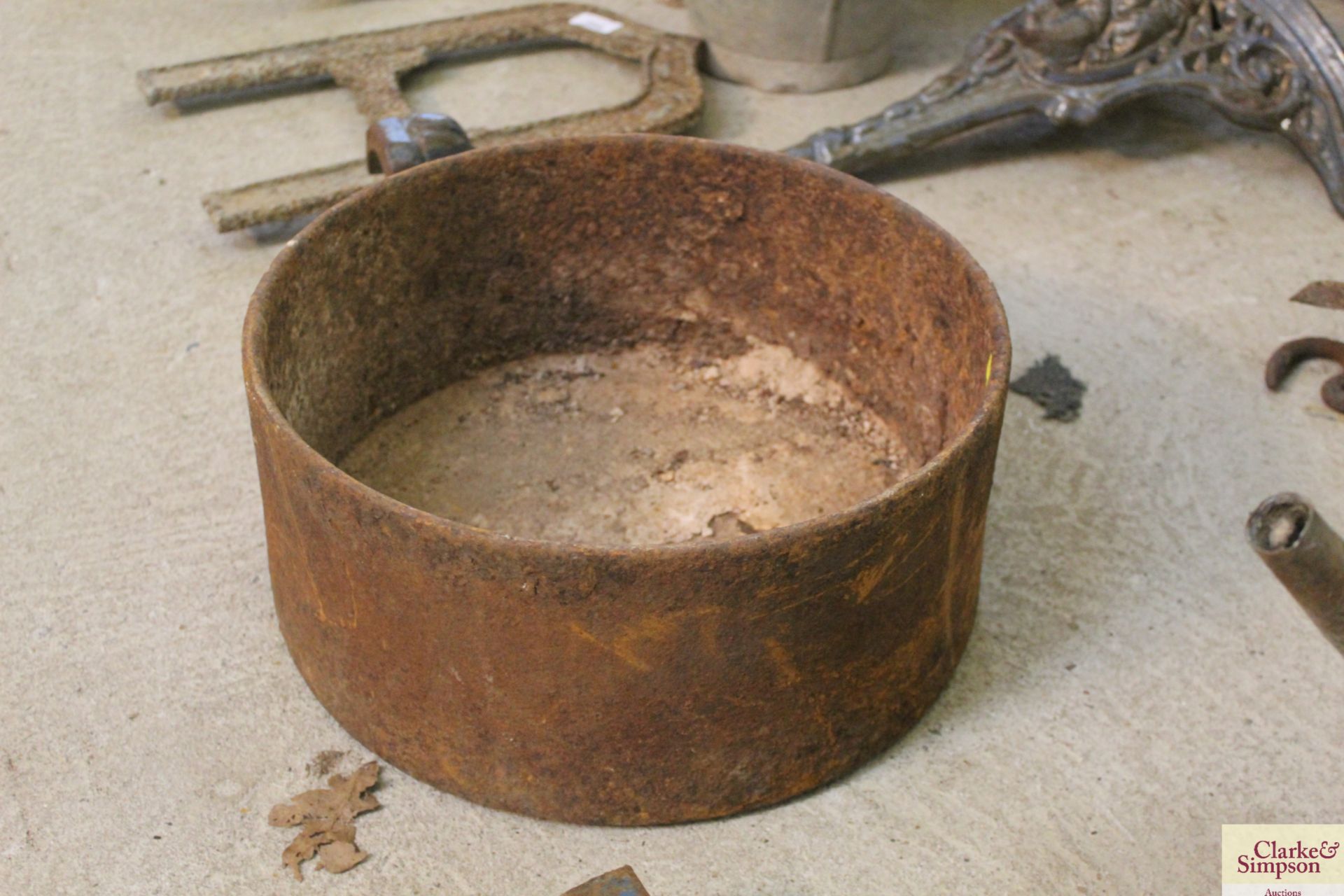 A small circular cast iron feeding trough - Image 2 of 3