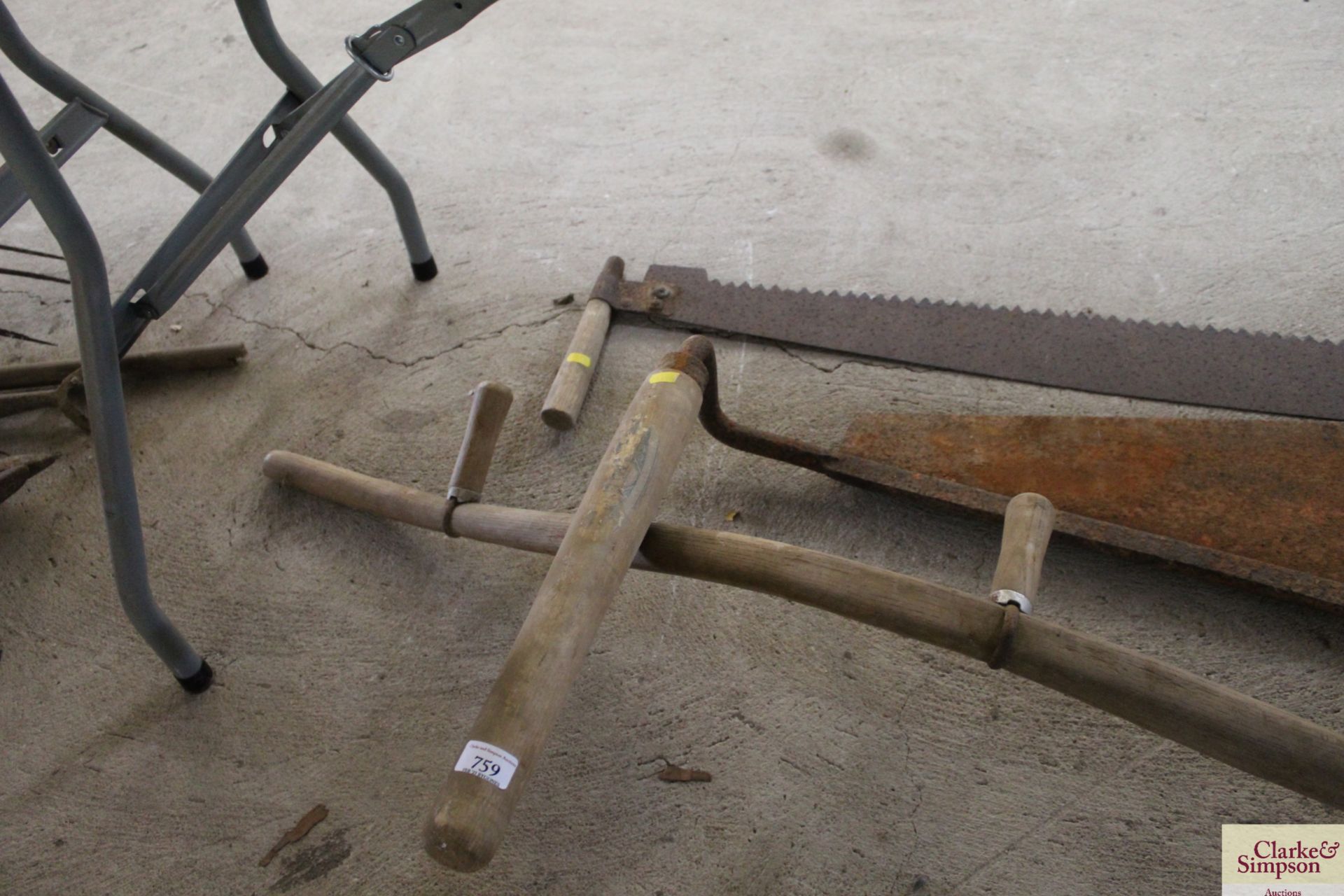 A scythe, a large hay knife and a cross cut saw - Image 4 of 4