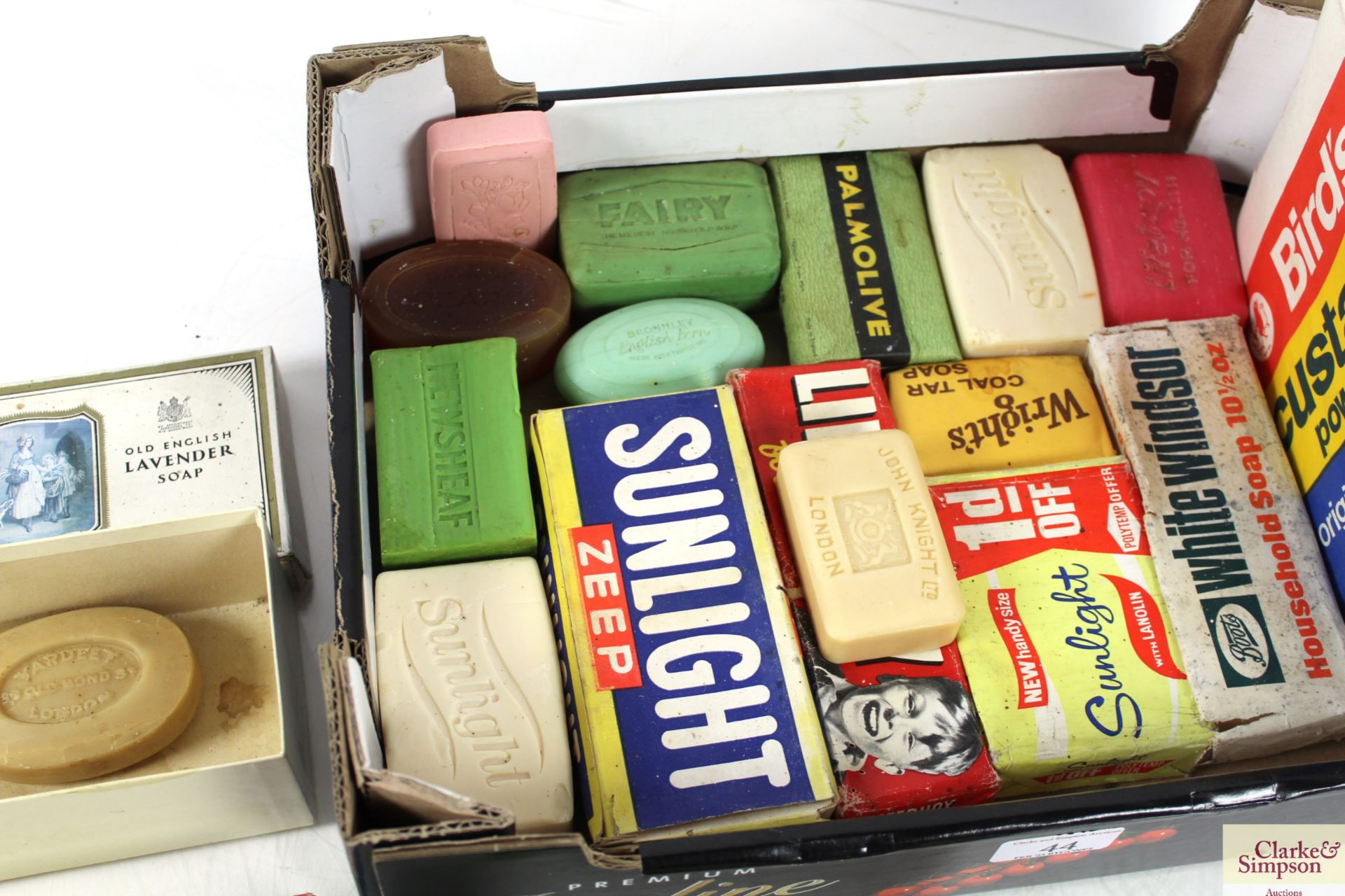 A box of assorted vintage soaps - Image 2 of 6