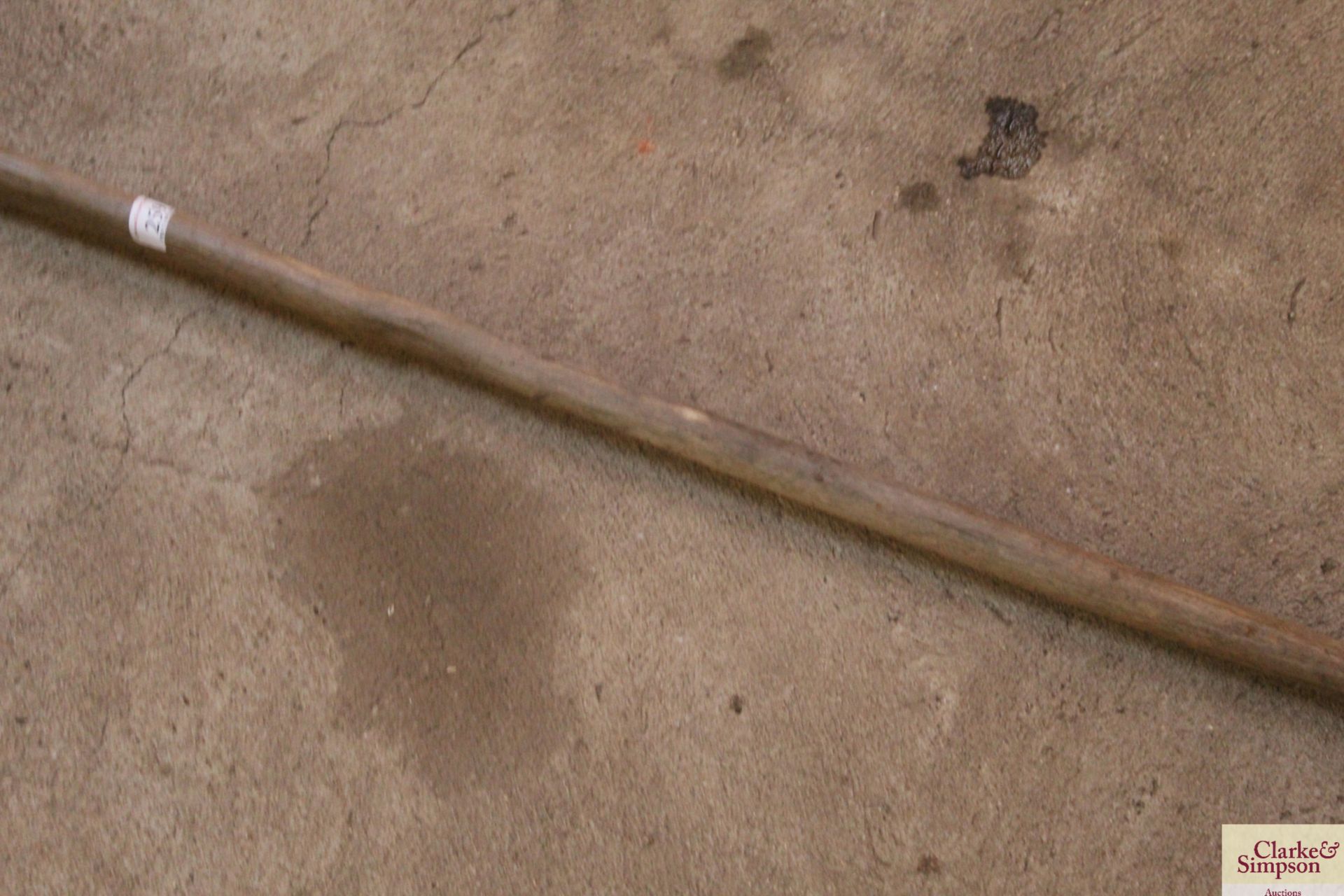 A vintage wooden three tine fork - Image 4 of 6