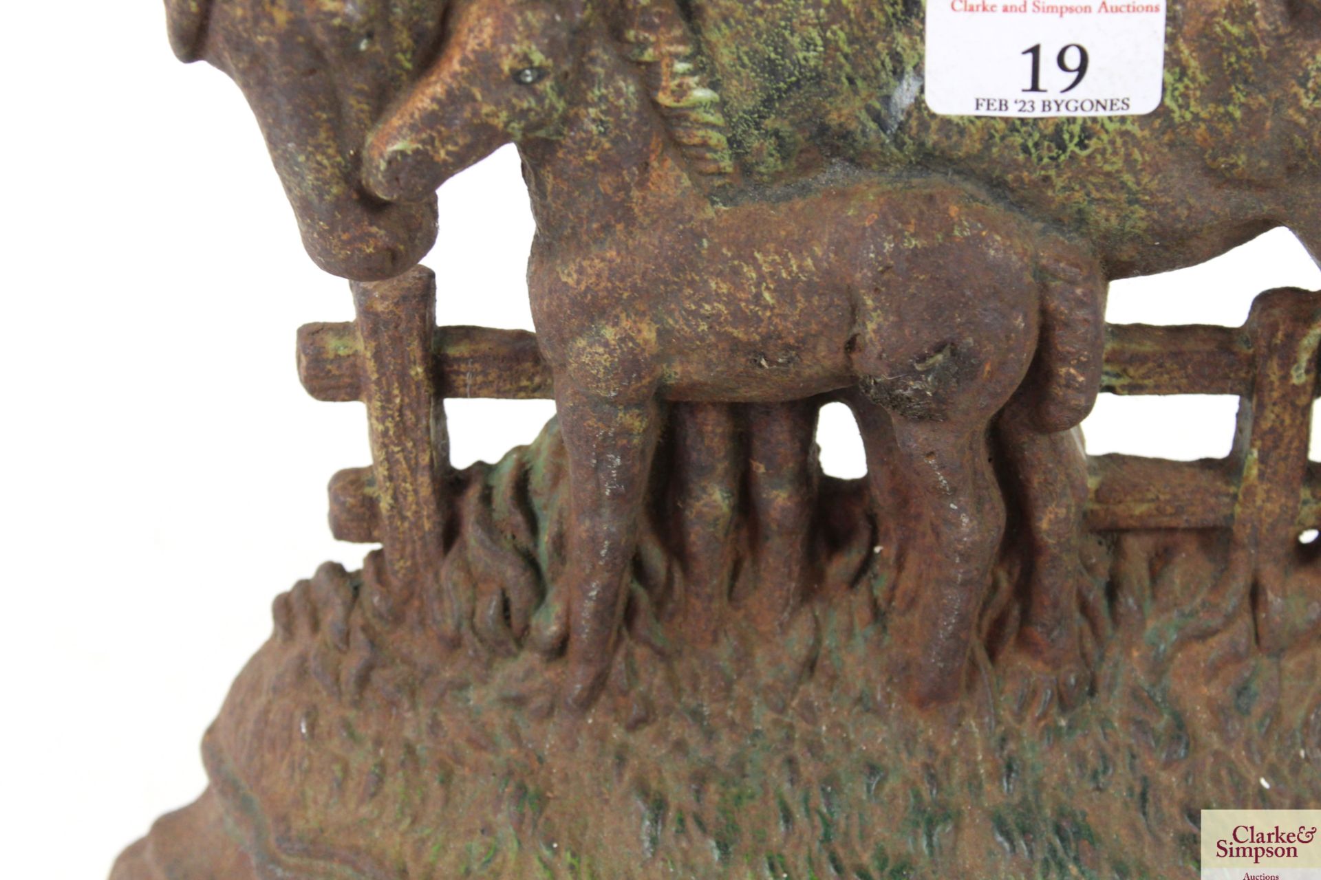 A cast iron doorstop in the form of a horse and fo - Image 5 of 8