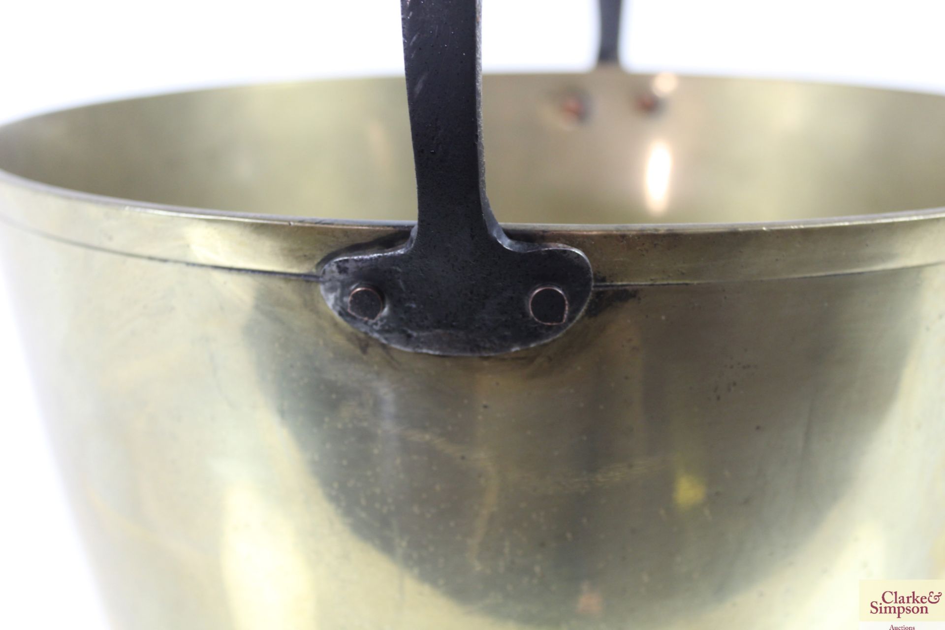 A brass jam pan with metal loop handle - Image 4 of 6