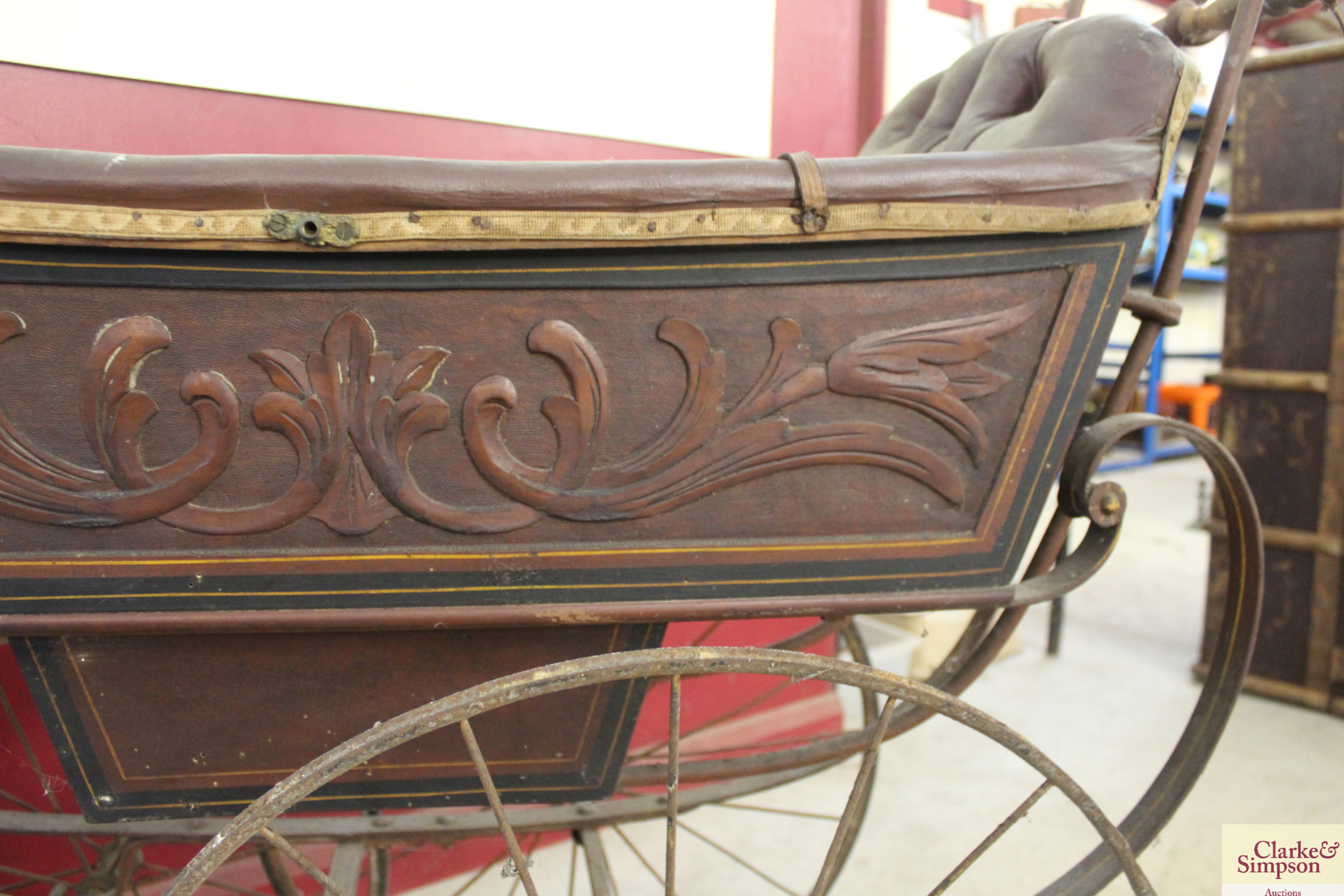 A vintage twin seated and wooden carved pram - Image 8 of 15