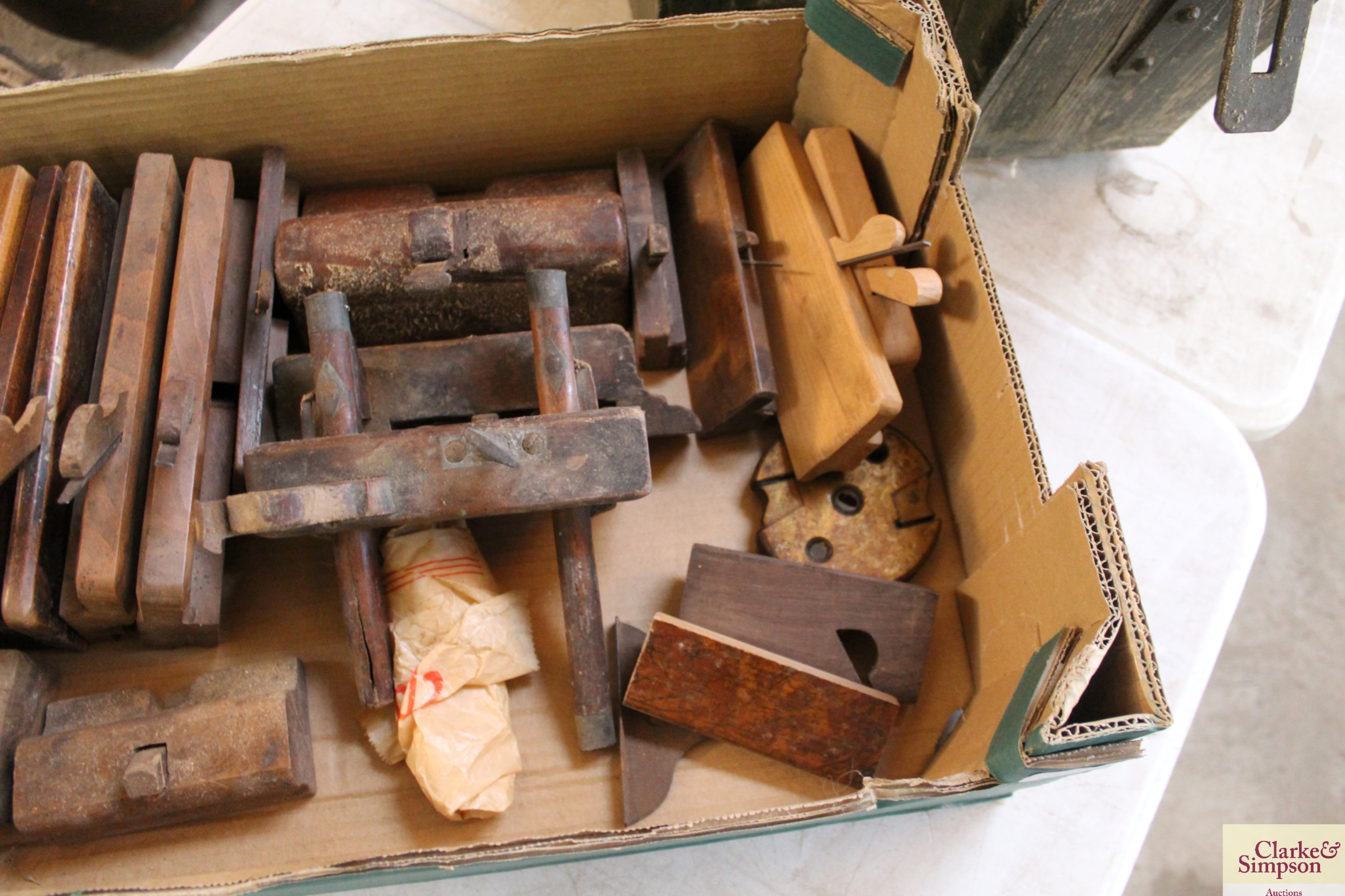 A box of various sized moulding planes etc. - Image 3 of 6