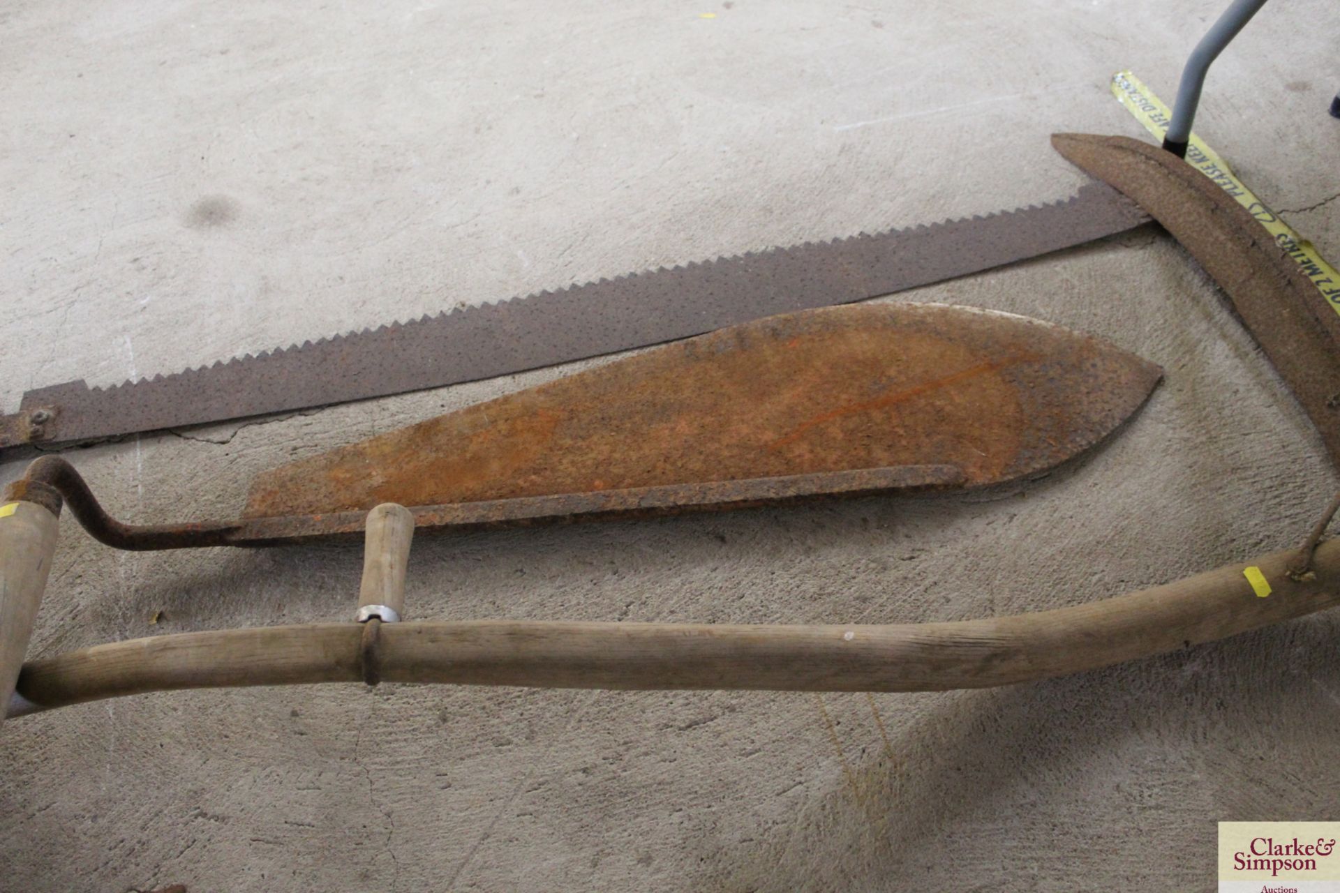 A scythe, a large hay knife and a cross cut saw - Image 3 of 4