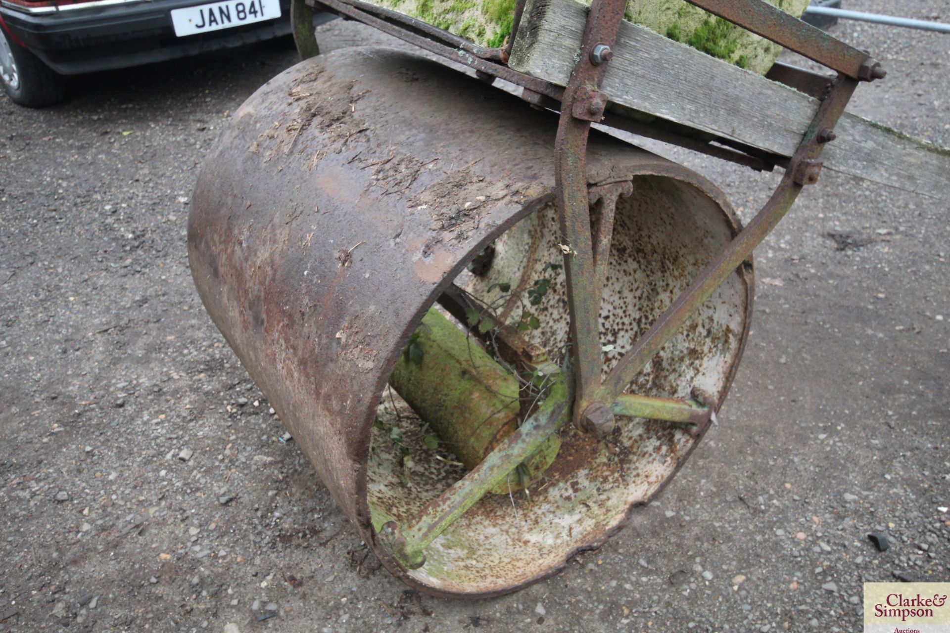 A vintage hand pushed cricket pitch roller with Yo - Image 11 of 11