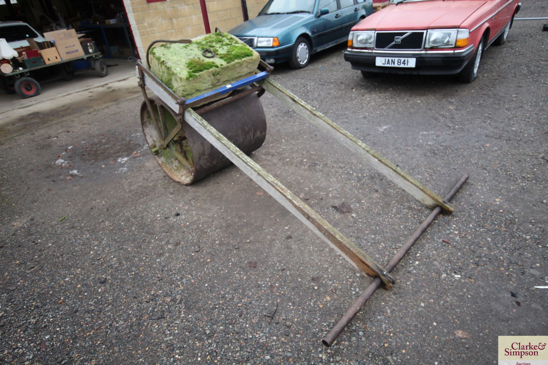 A vintage hand pushed cricket pitch roller with Yo - Image 4 of 11