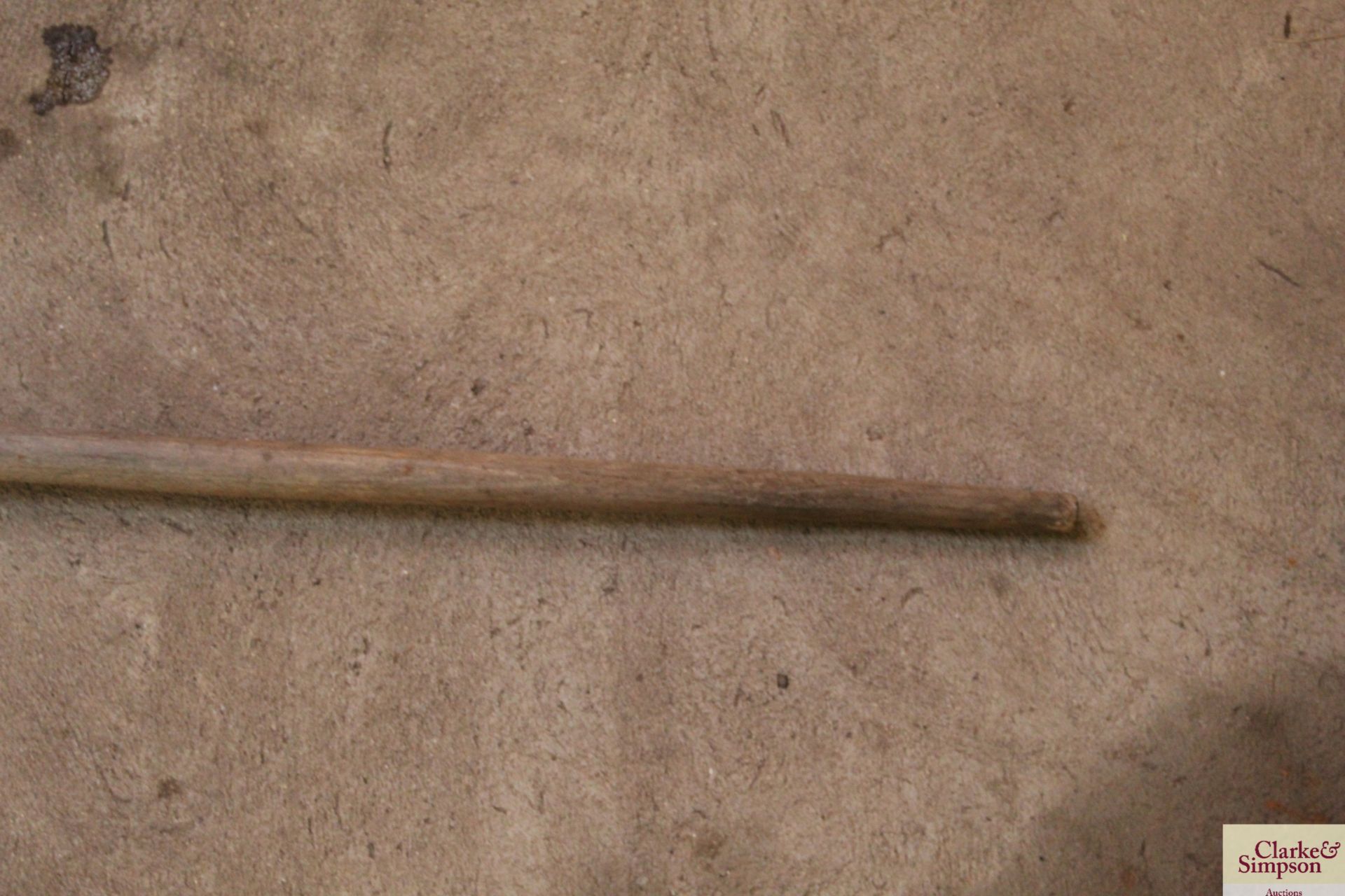 A vintage wooden three tine fork - Image 5 of 6