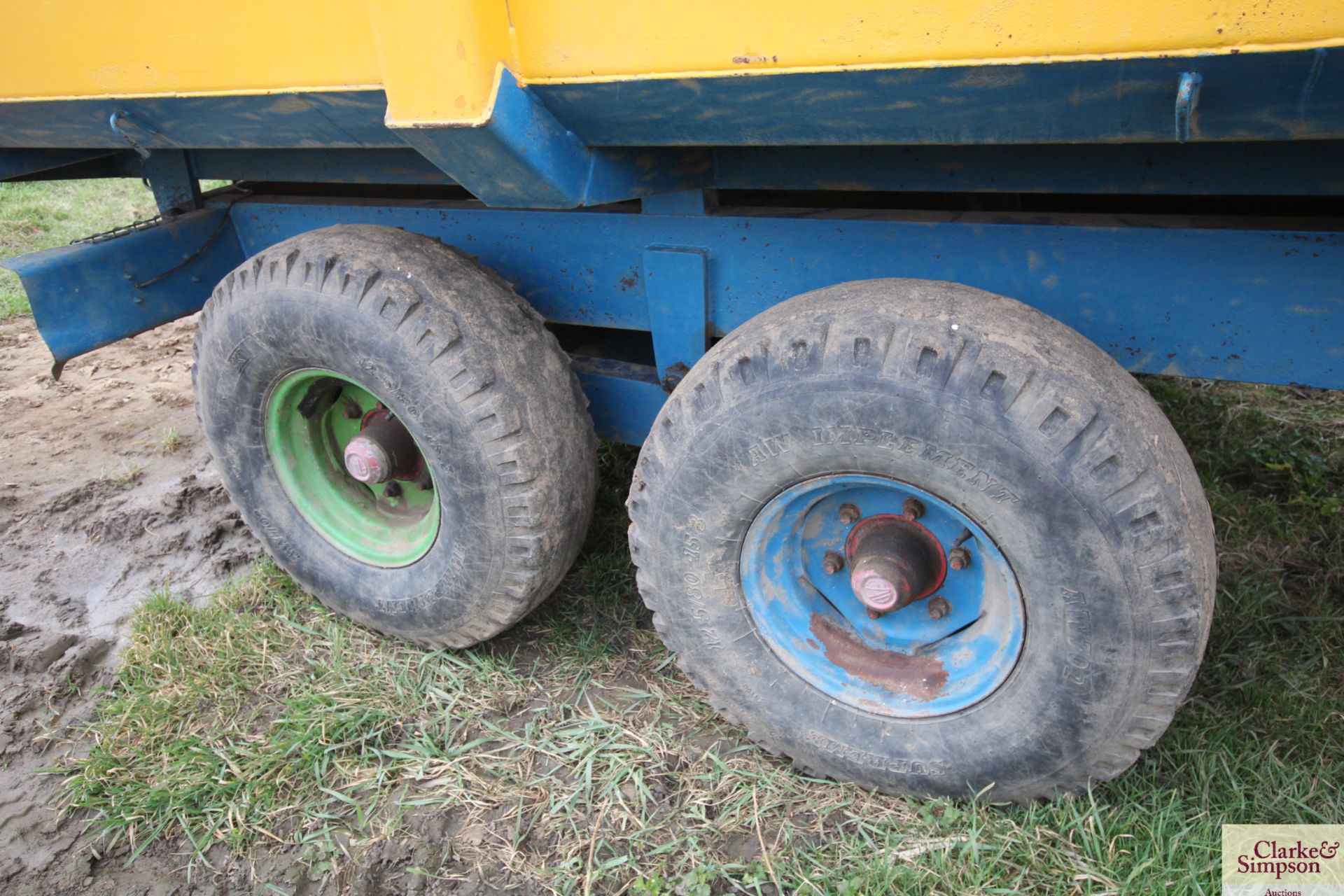 Richard Western 10T twin axle tipping trailer. 1985. With oil brakes. V - Image 9 of 19